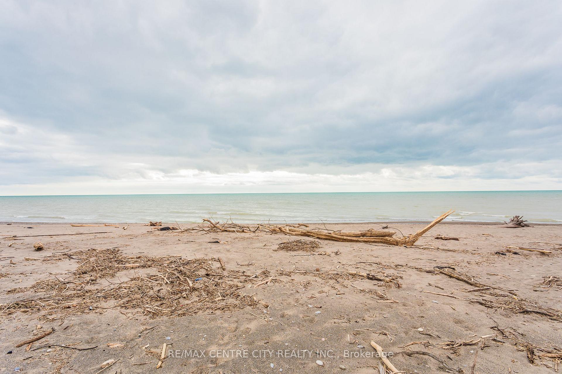 Photo 15 of Unit D, 444 Edith Cavell Boulevard, Central Elgin, Rural Central Elgin — HOMEH