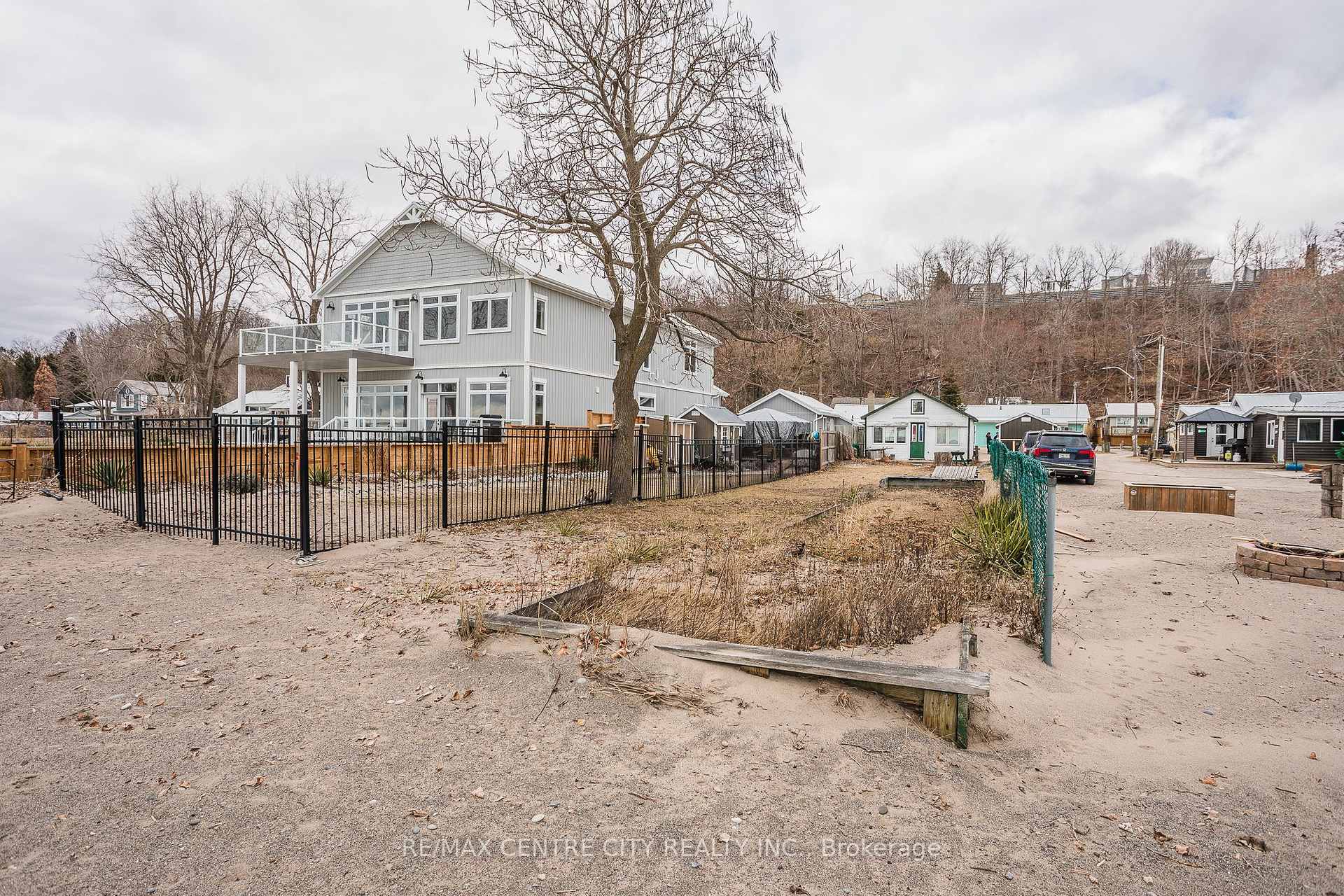 Photo 32 of Unit D, 444 Edith Cavell Boulevard, Central Elgin, Rural Central Elgin — HOMEH