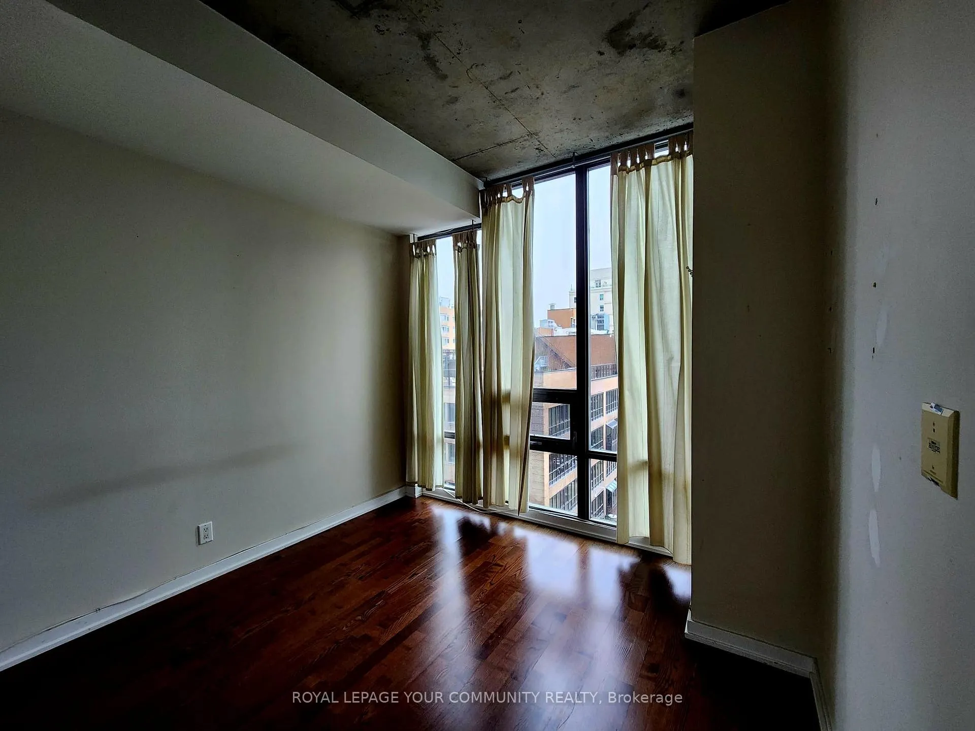 Photo 9 of Unit 707, 33 Lombard Street, Toronto, Bay Street Corridor — HOMEH