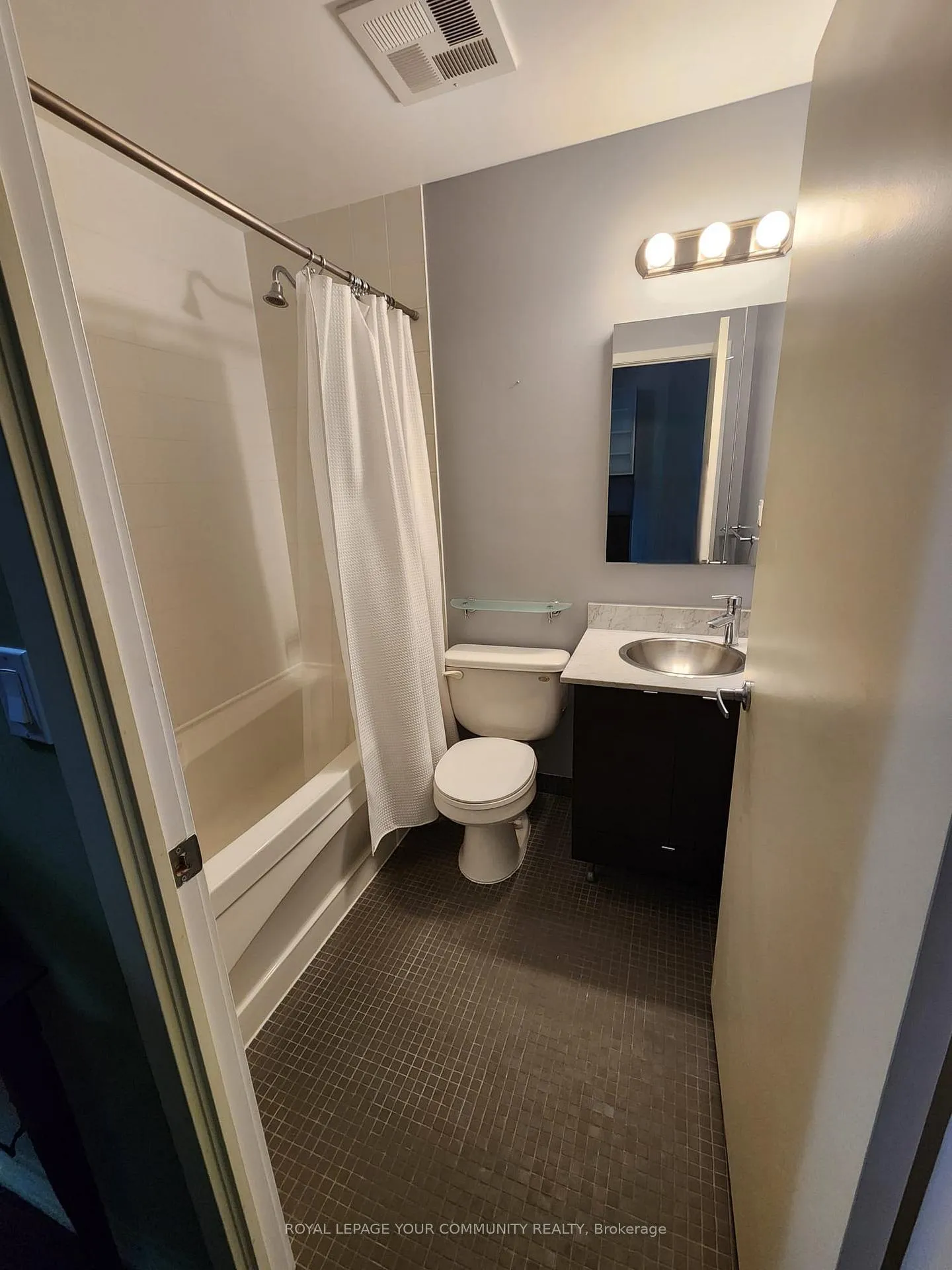 Photo 11 of Unit 707, 33 Lombard Street, Toronto, Bay Street Corridor — HOMEH