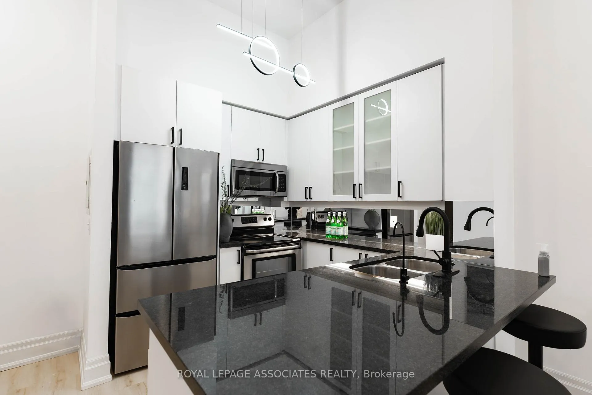 Photo 7 of Unit 101, 111 Upper Duke Crescent, Markham, Unionville — HOMEH