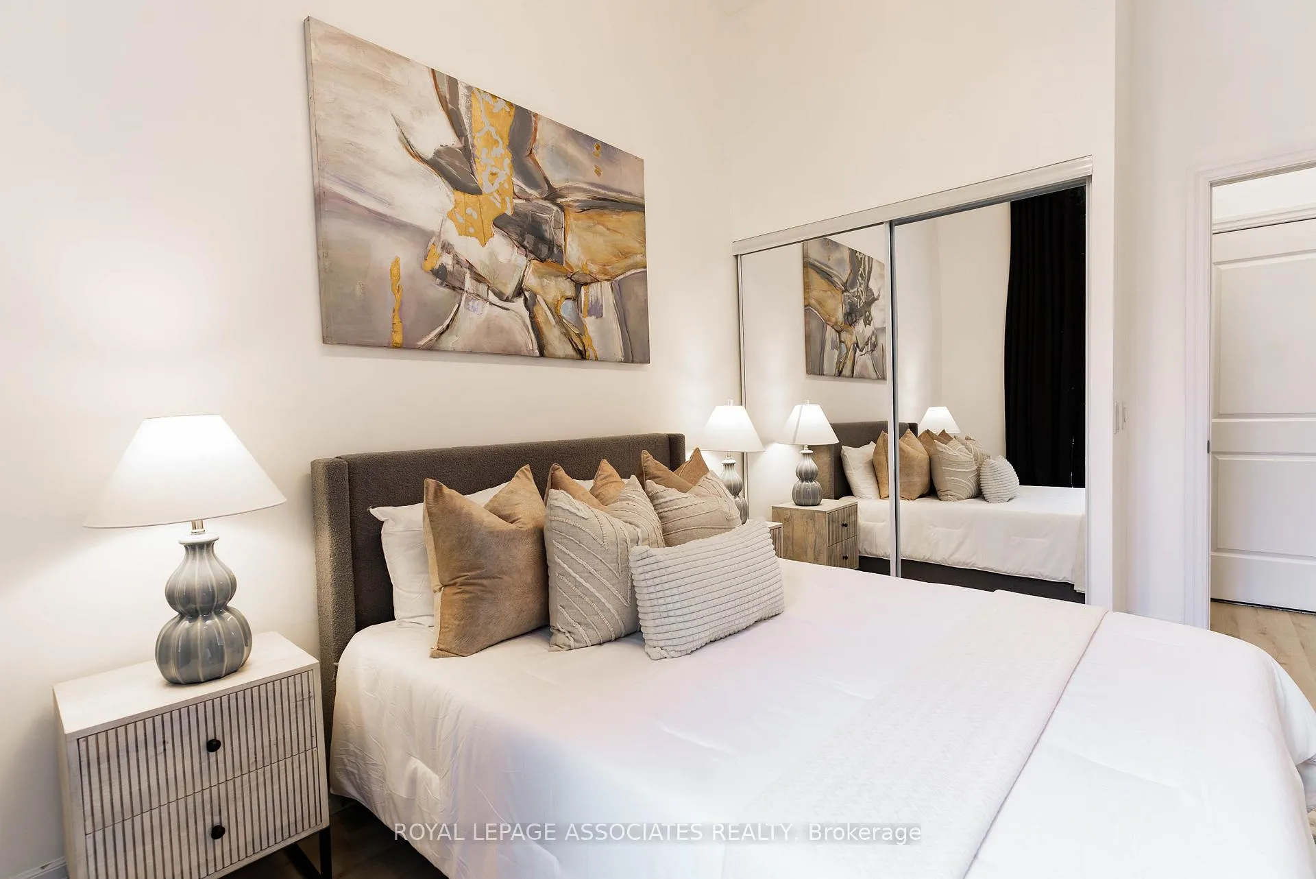 Photo 9 of Unit 101, 111 Upper Duke Crescent, Markham, Unionville — HOMEH