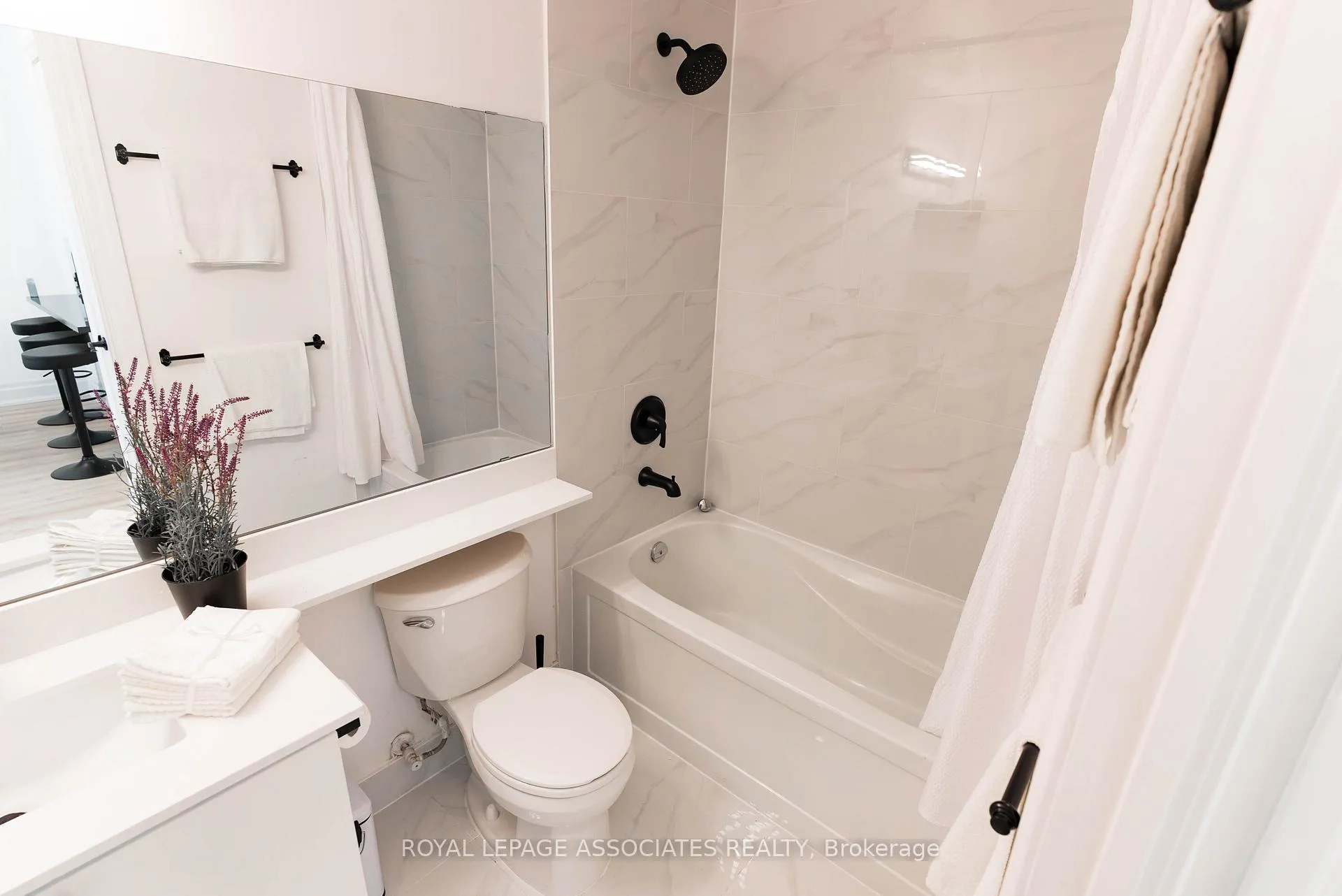 Photo 11 of Unit 101, 111 Upper Duke Crescent, Markham, Unionville — HOMEH