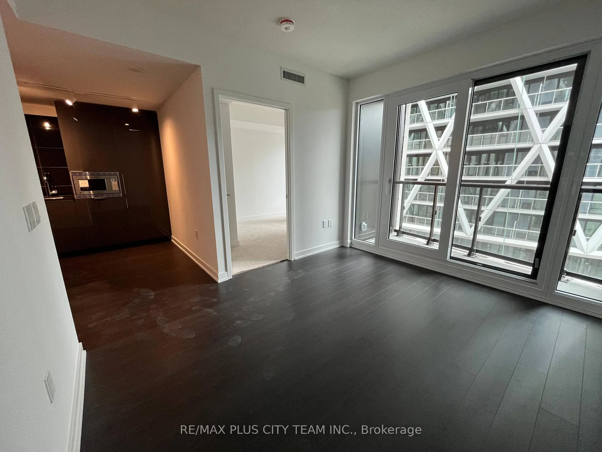 Photo 3 of Unit 1008, 238 Simcoe Street, Toronto, Kensington-Chinatown — HOMEH