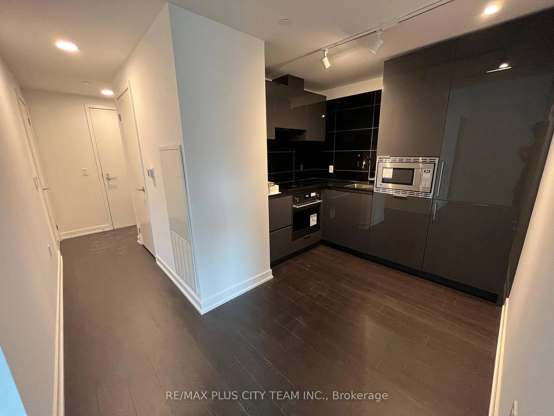 Photo 5 of Unit 1008, 238 Simcoe Street, Toronto, Kensington-Chinatown — HOMEH