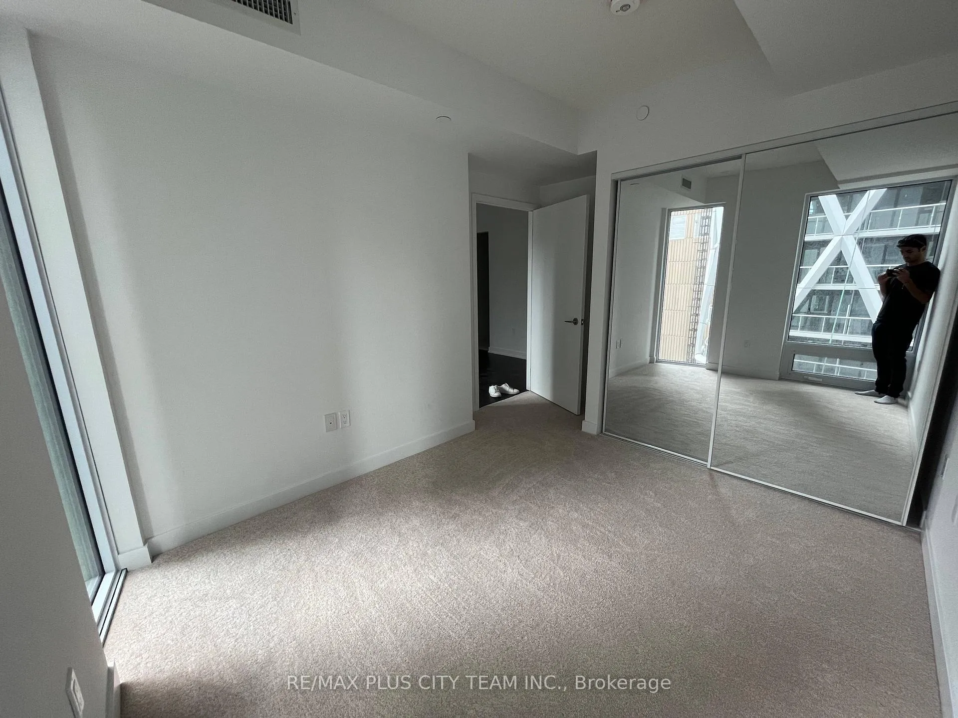 Photo 6 of Unit 1008, 238 Simcoe Street, Toronto, Kensington-Chinatown — HOMEH