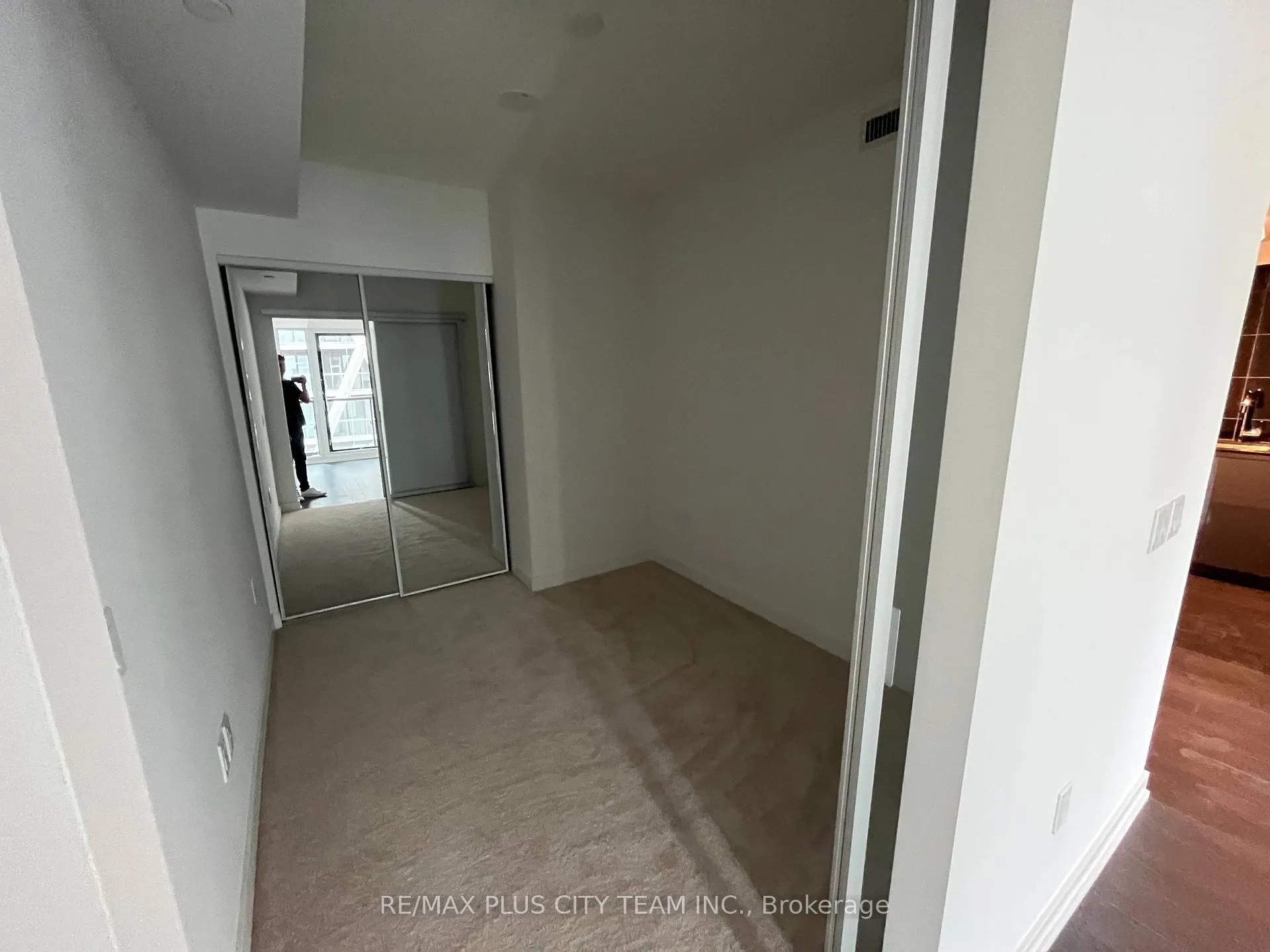 Photo 8 of Unit 1008, 238 Simcoe Street, Toronto, Kensington-Chinatown — HOMEH