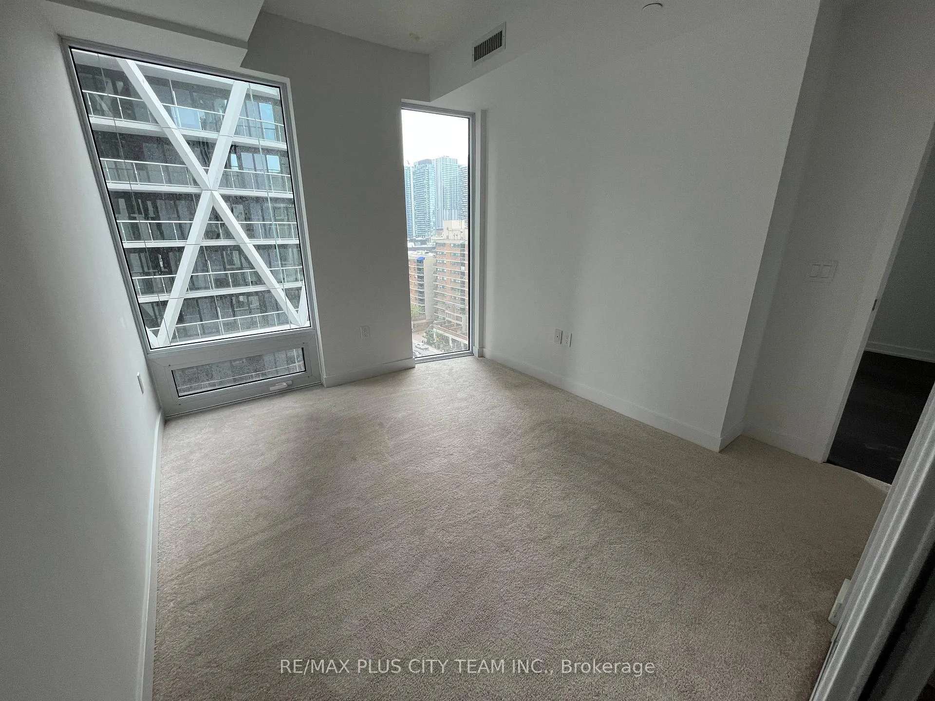 Photo 9 of Unit 1008, 238 Simcoe Street, Toronto, Kensington-Chinatown — HOMEH