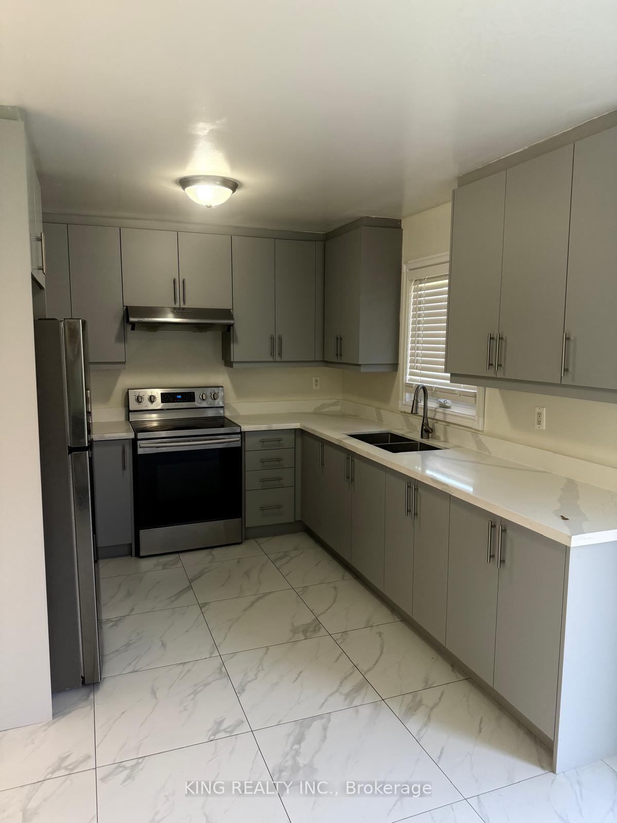 Photo 2 of 43 Cranberry Crescent, Brampton, Fletcher's Creek South — HOMEH