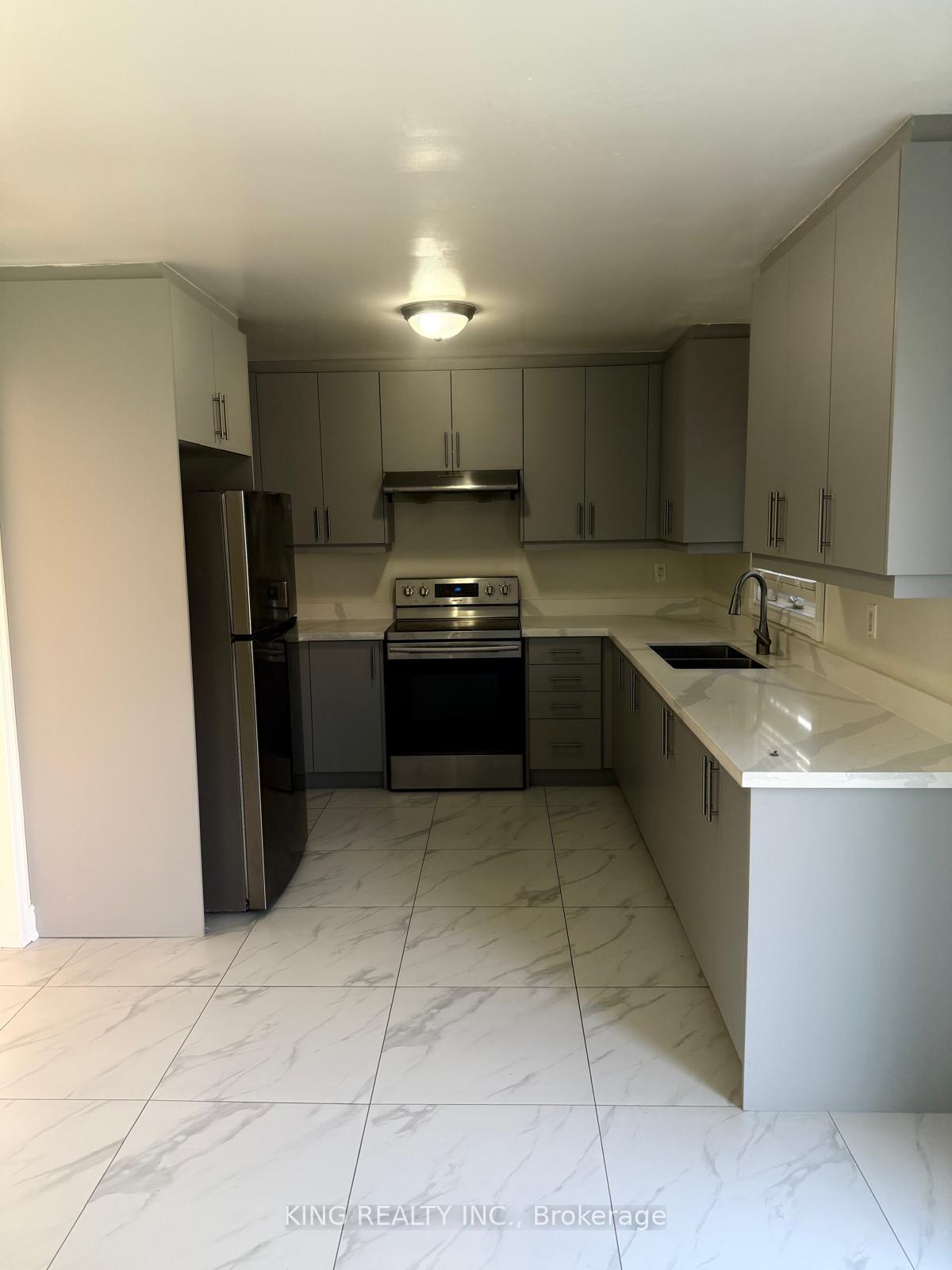 Photo 3 of 43 Cranberry Crescent, Brampton, Fletcher's Creek South — HOMEH