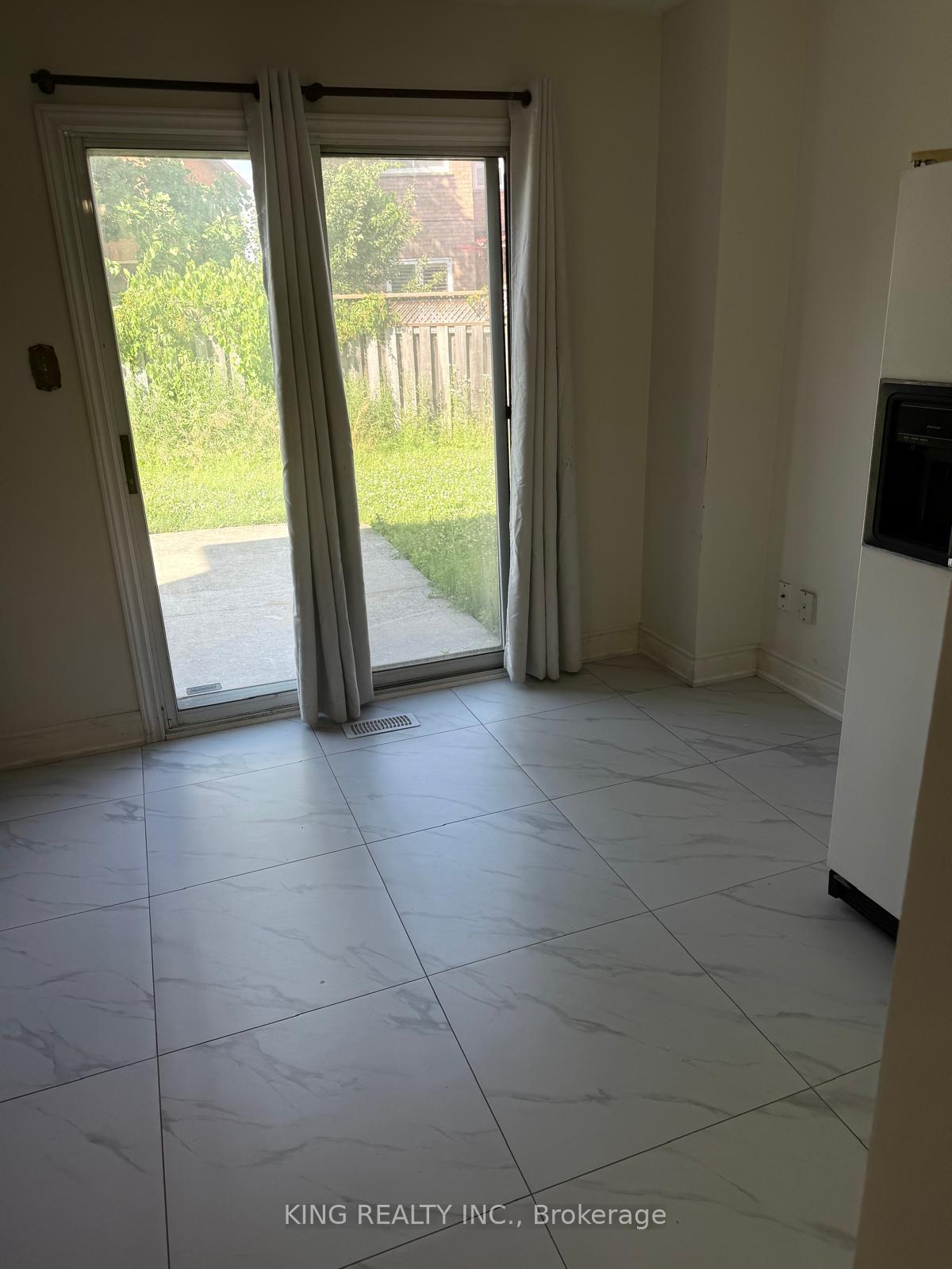 Photo 4 of 43 Cranberry Crescent, Brampton, Fletcher's Creek South — HOMEH