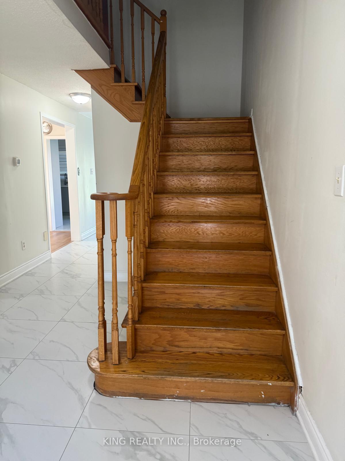 Photo 7 of 43 Cranberry Crescent, Brampton, Fletcher's Creek South — HOMEH