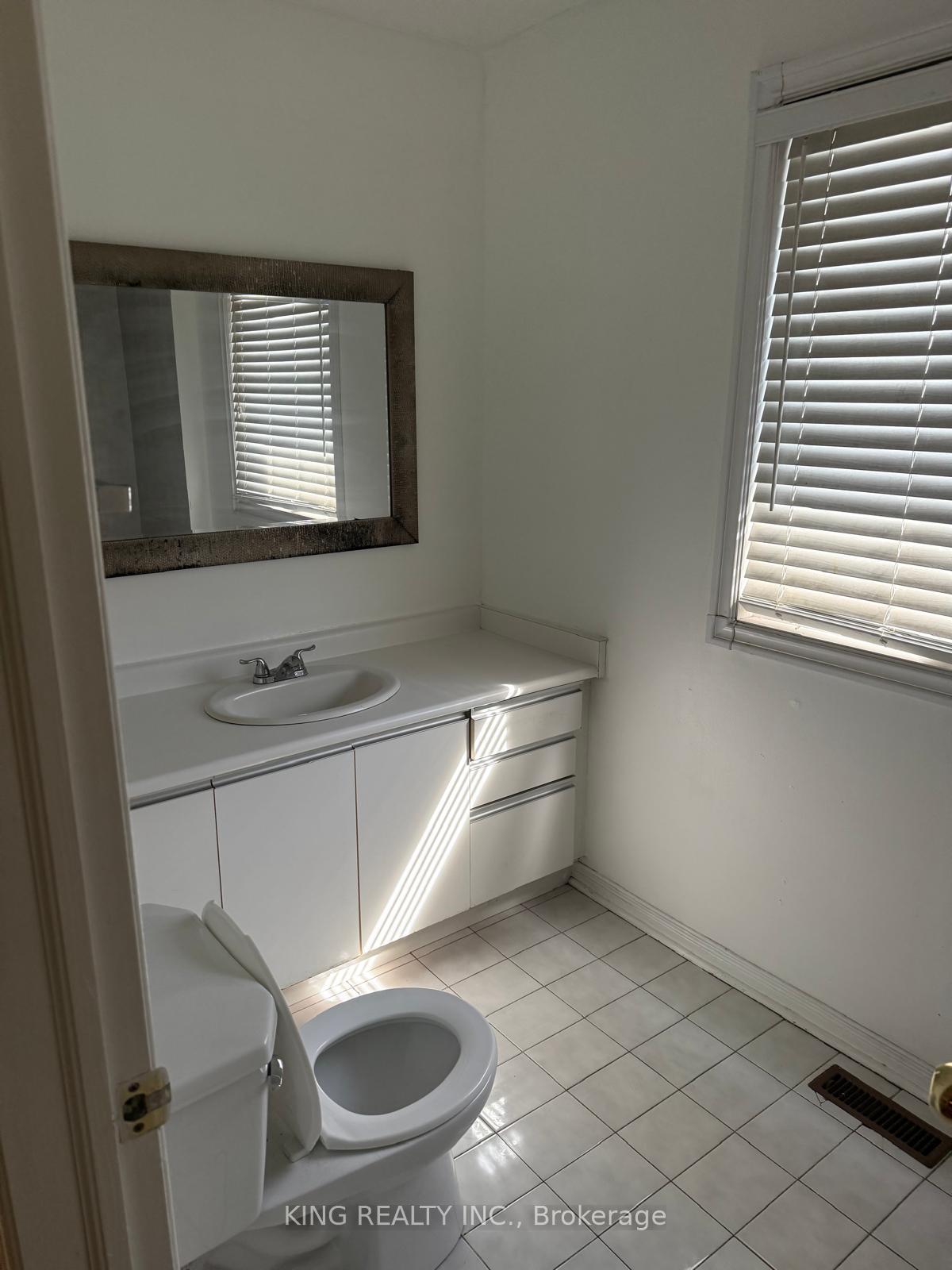 Photo 9 of 43 Cranberry Crescent, Brampton, Fletcher's Creek South — HOMEH