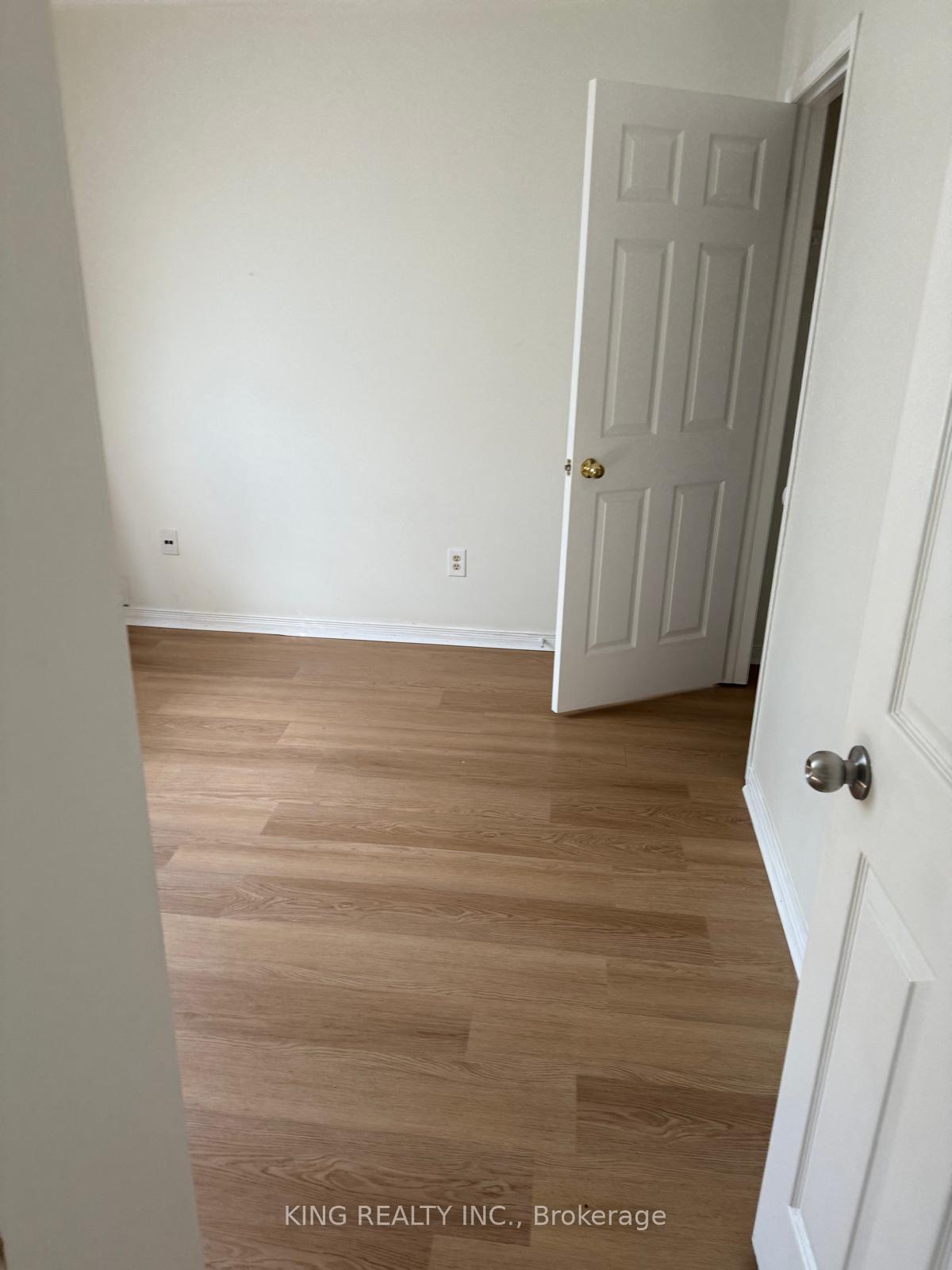 Photo 10 of 43 Cranberry Crescent, Brampton, Fletcher's Creek South — HOMEH