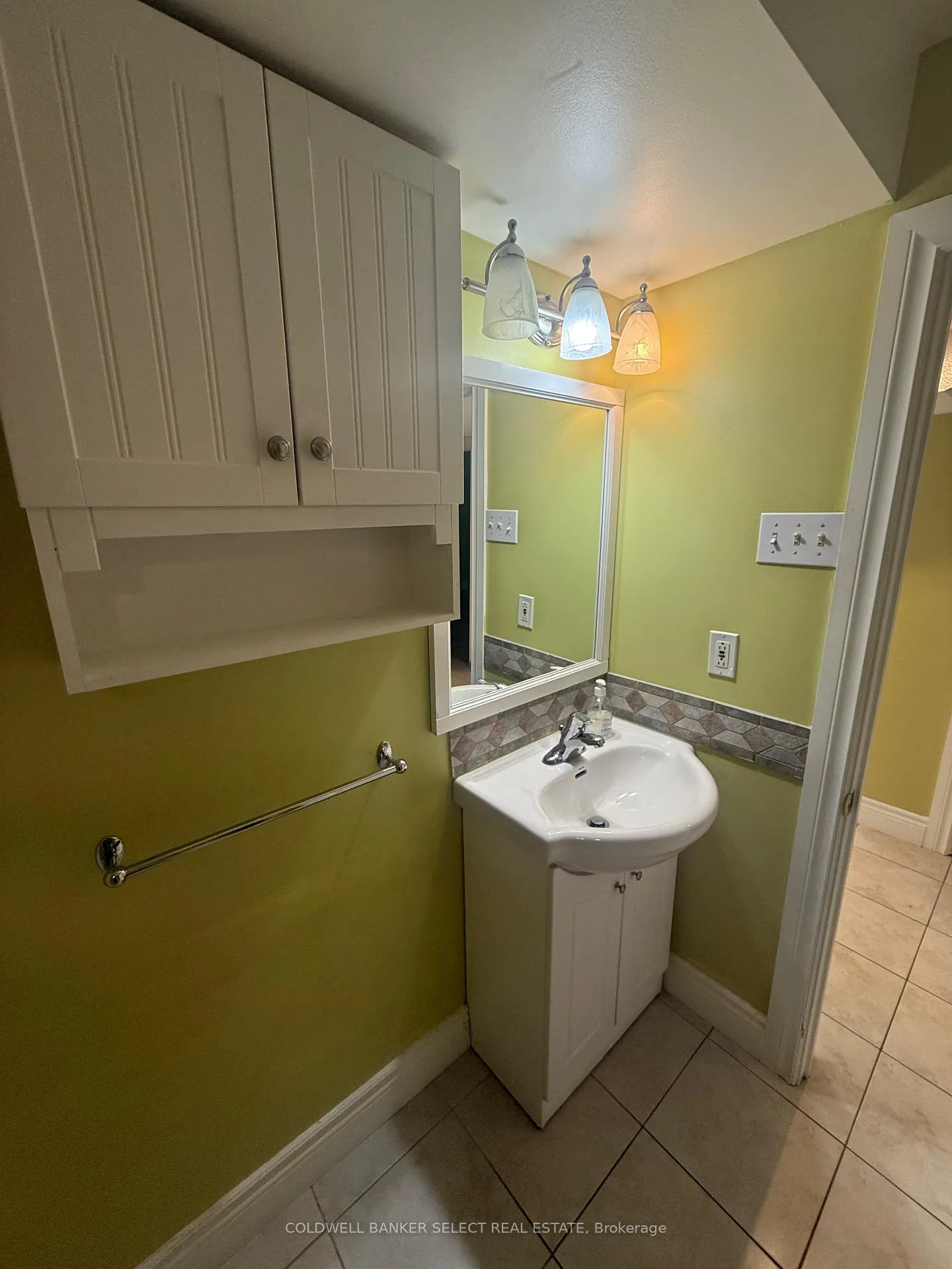 Photo 10 of Unit Lower, 13 Gray Park Drive, Caledon, Bolton West — HOMEH