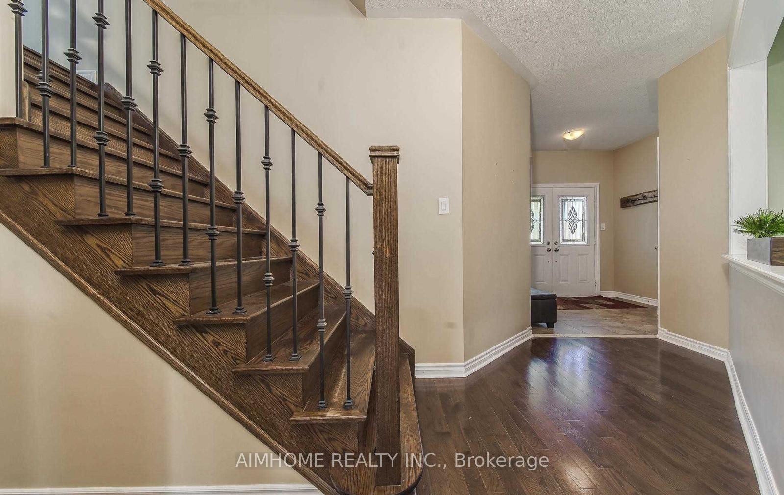 Photo 2 of 67 Lobb Court, Clarington, Bowmanville — HOMEH