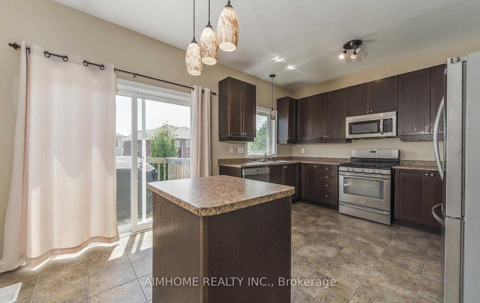 Photo 3 of 67 Lobb Court, Clarington, Bowmanville — HOMEH