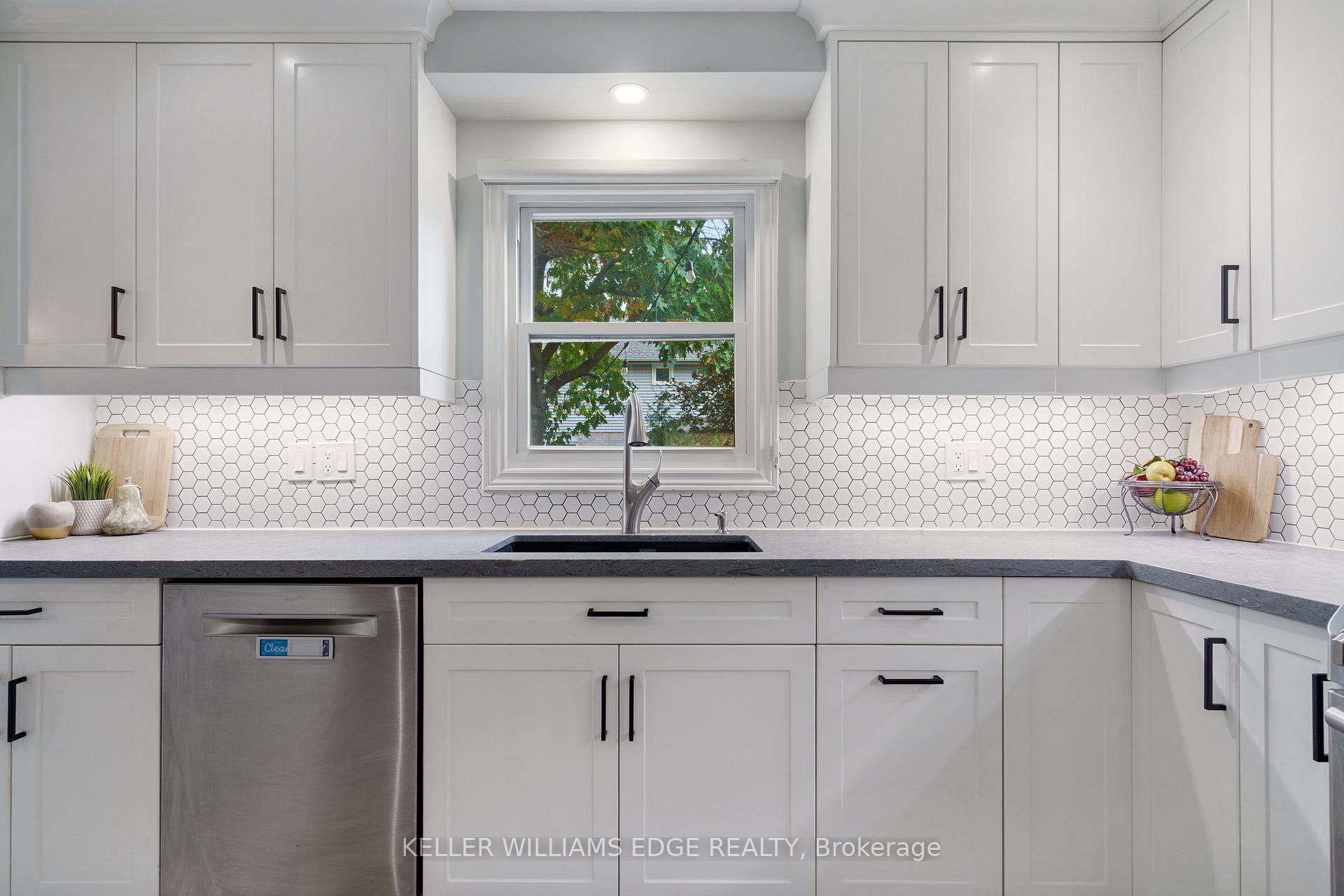 Photo 12 of 3214 Tania Crescent, Burlington, Headon — HOMEH