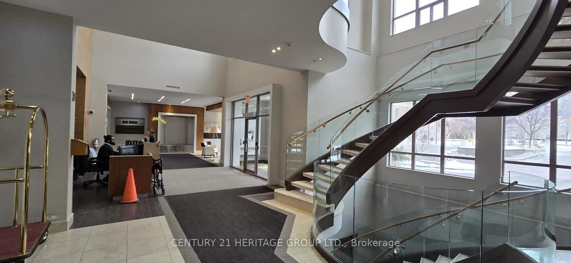 Photo 3 of Unit 1005, 39 Galleria Parkway, Markham, Commerce Valley — HOMEH