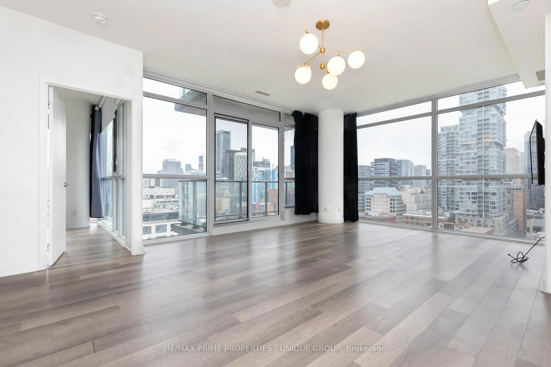 Photo 3 of Unit 1605, 290 Adelaide Street, Toronto, Waterfront Communities — HOMEH