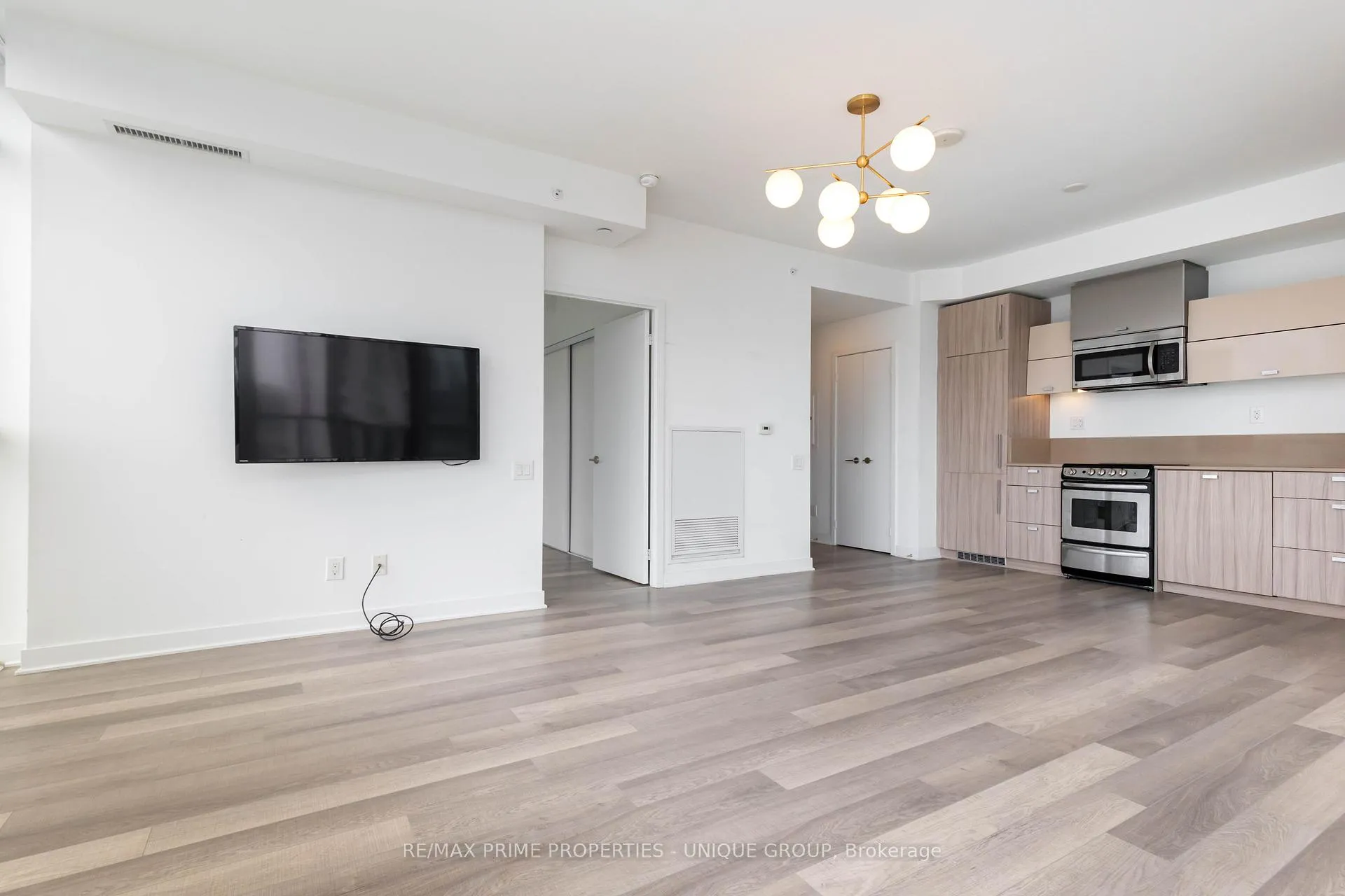 Photo 5 of Unit 1605, 290 Adelaide Street, Toronto, Waterfront Communities — HOMEH