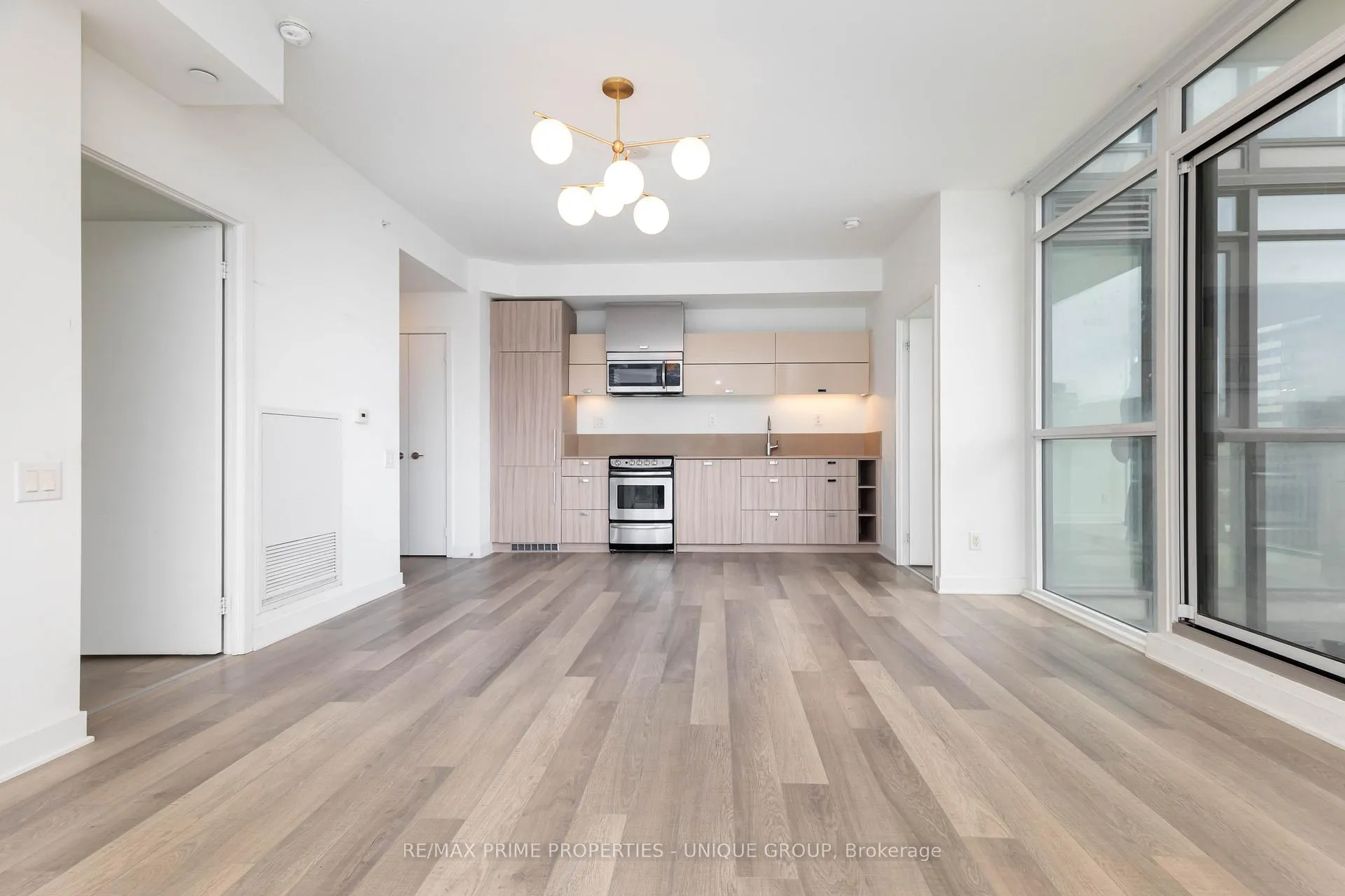 Photo 6 of Unit 1605, 290 Adelaide Street, Toronto, Waterfront Communities — HOMEH