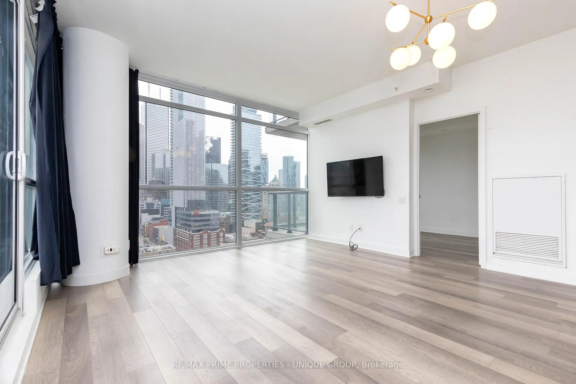 Photo 7 of Unit 1605, 290 Adelaide Street, Toronto, Waterfront Communities — HOMEH