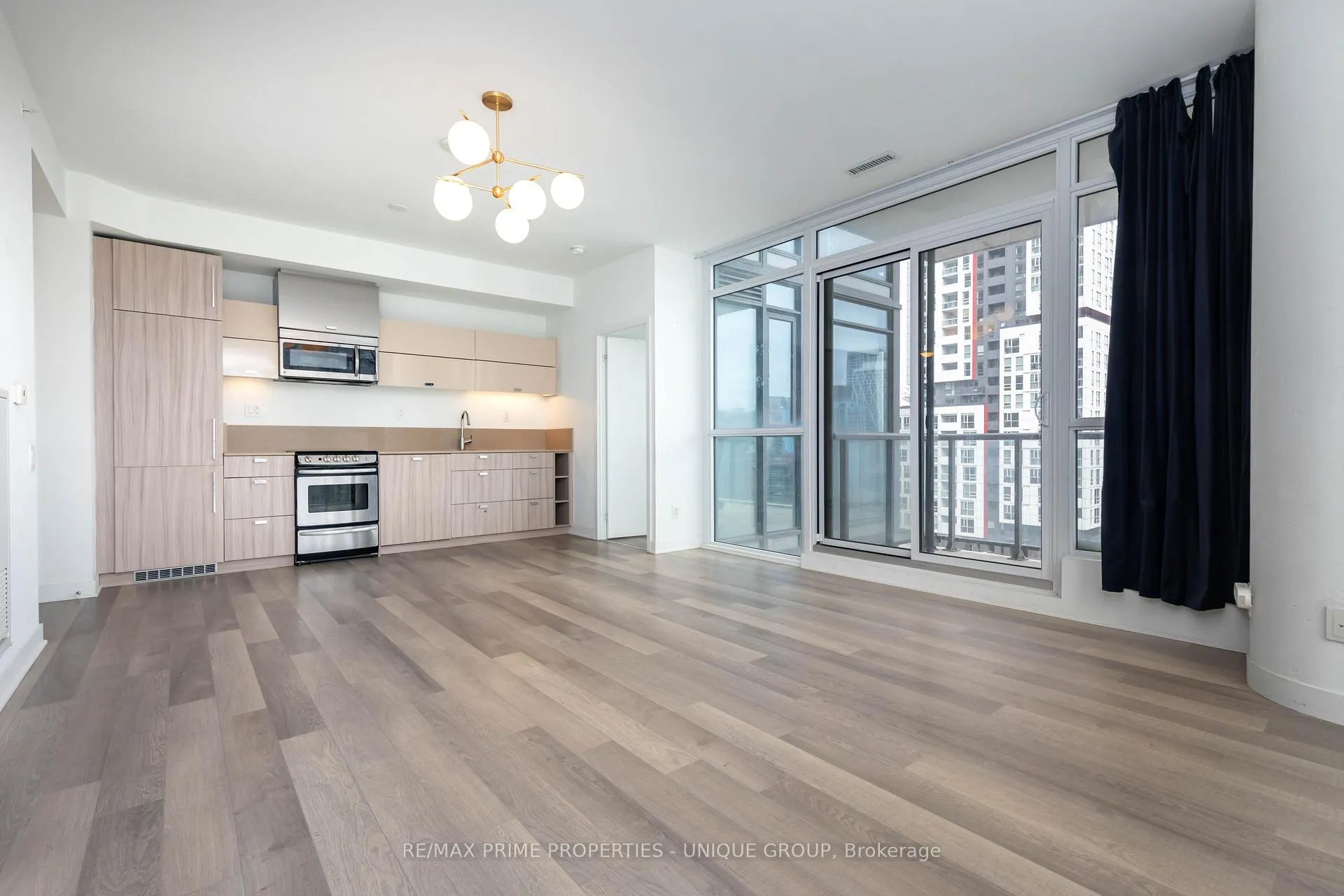 Photo 8 of Unit 1605, 290 Adelaide Street, Toronto, Waterfront Communities — HOMEH