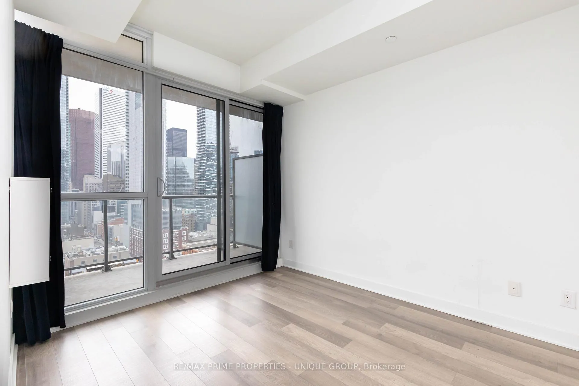 Photo 16 of Unit 1605, 290 Adelaide Street, Toronto, Waterfront Communities — HOMEH