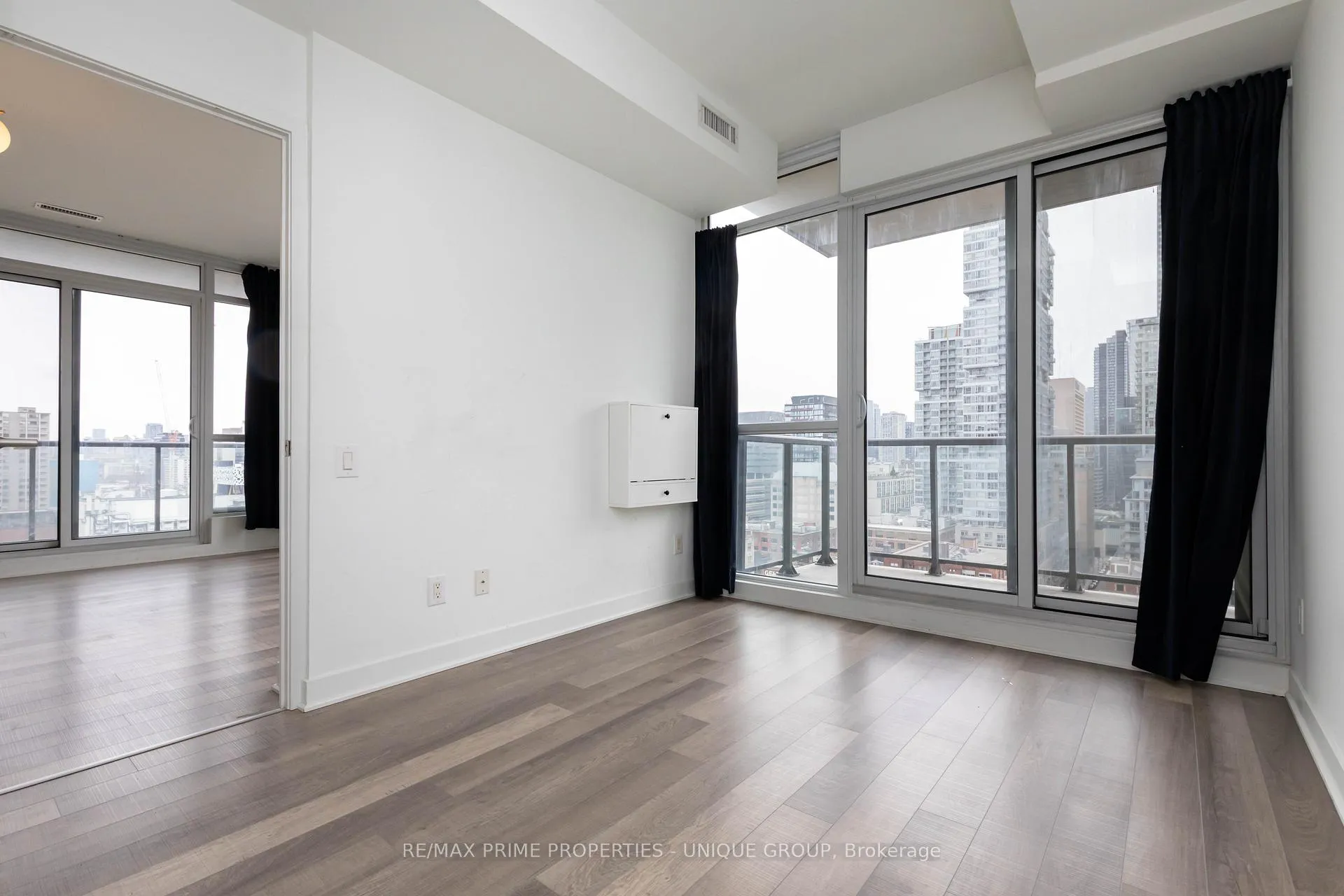 Photo 18 of Unit 1605, 290 Adelaide Street, Toronto, Waterfront Communities — HOMEH