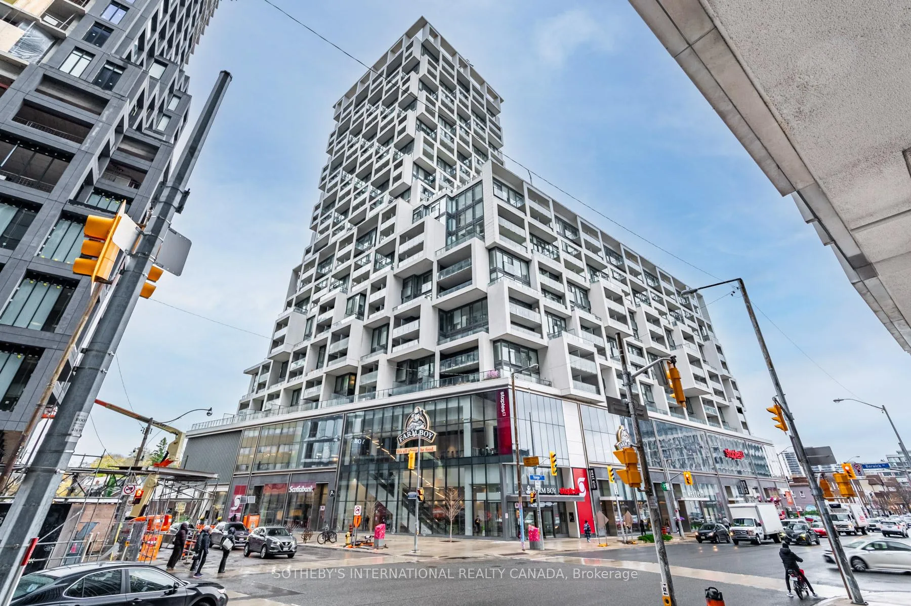 Front of Unit 905, 5 Soudan Avenue