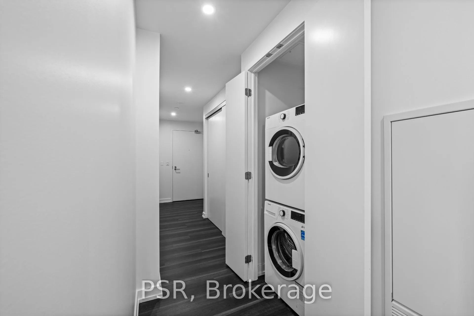 Photo 12 of Unit 807, 11 Ordnance Street, Toronto, Niagara — HOMEH