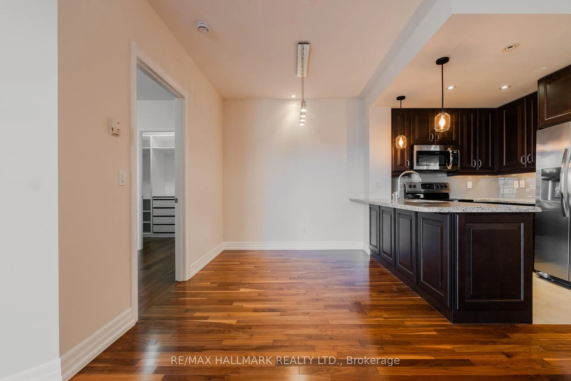 Photo 4 of Unit 407, 20 Burkebrook Place, North York, Bridle Path-Sunnybrook-York Mills — HOMEH