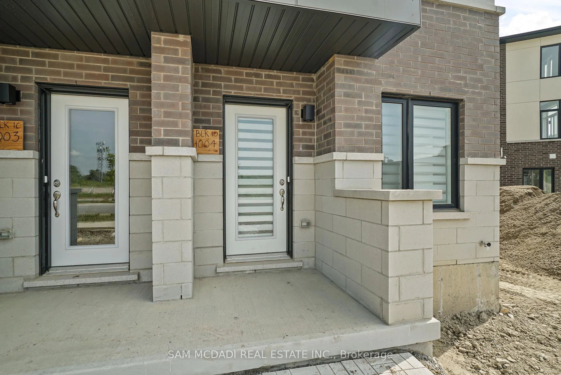 Front of Unit 601, 1695 Dersan Street