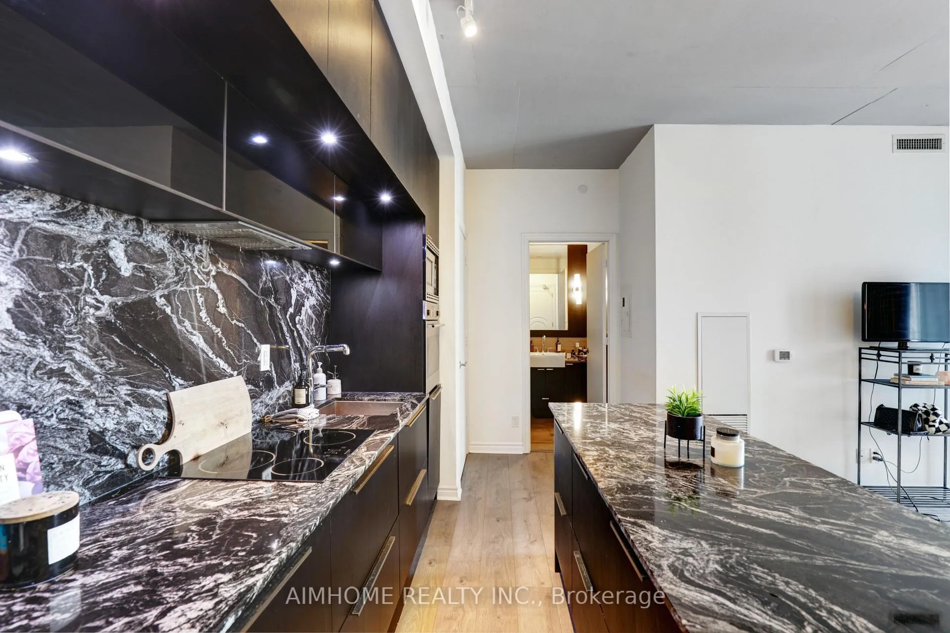 Photo 4 of Unit 1301, 88 Blue Jays Way, Toronto, Waterfront Communities — HOMEH