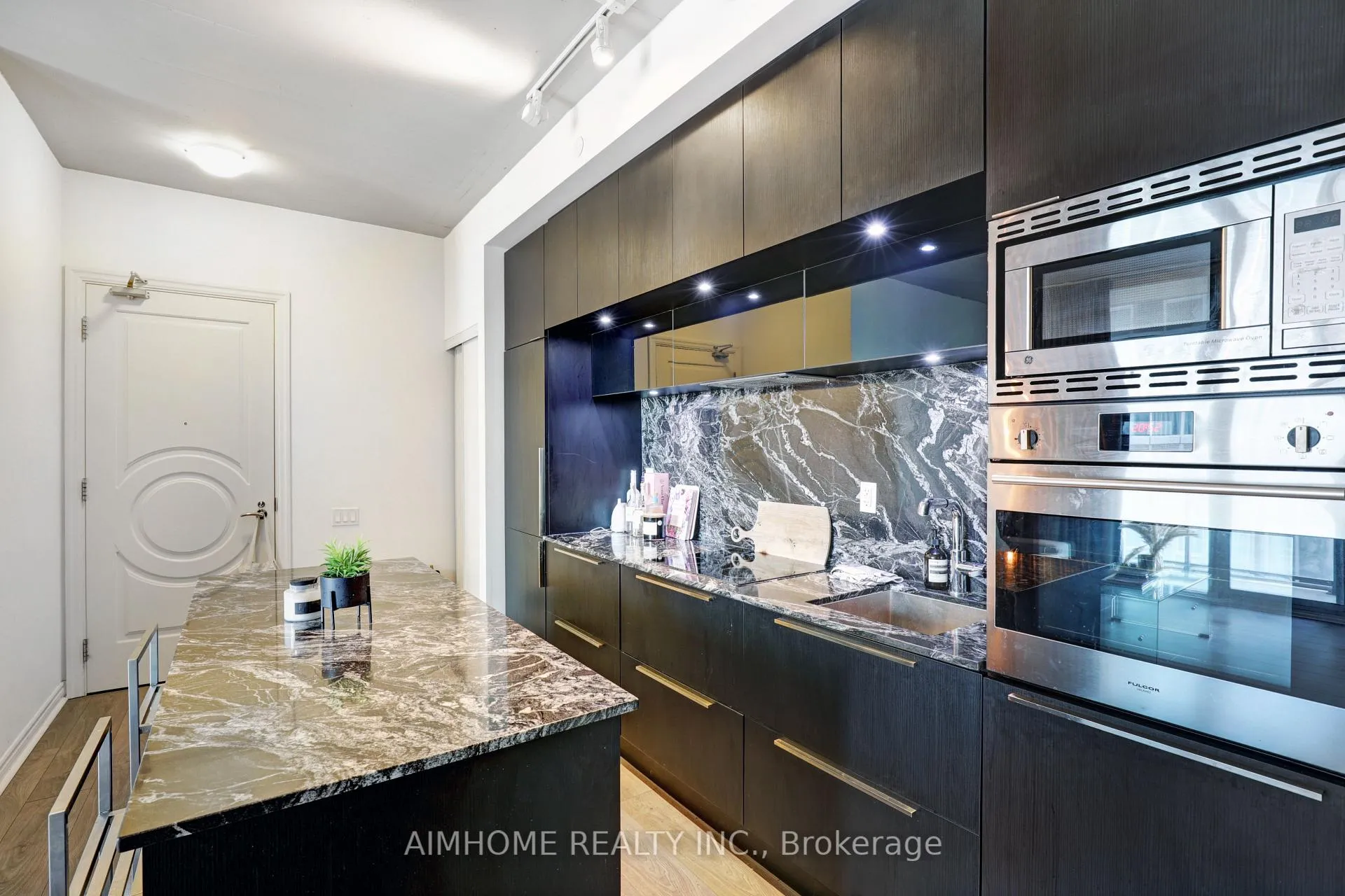 Photo 5 of Unit 1301, 88 Blue Jays Way, Toronto, Waterfront Communities — HOMEH