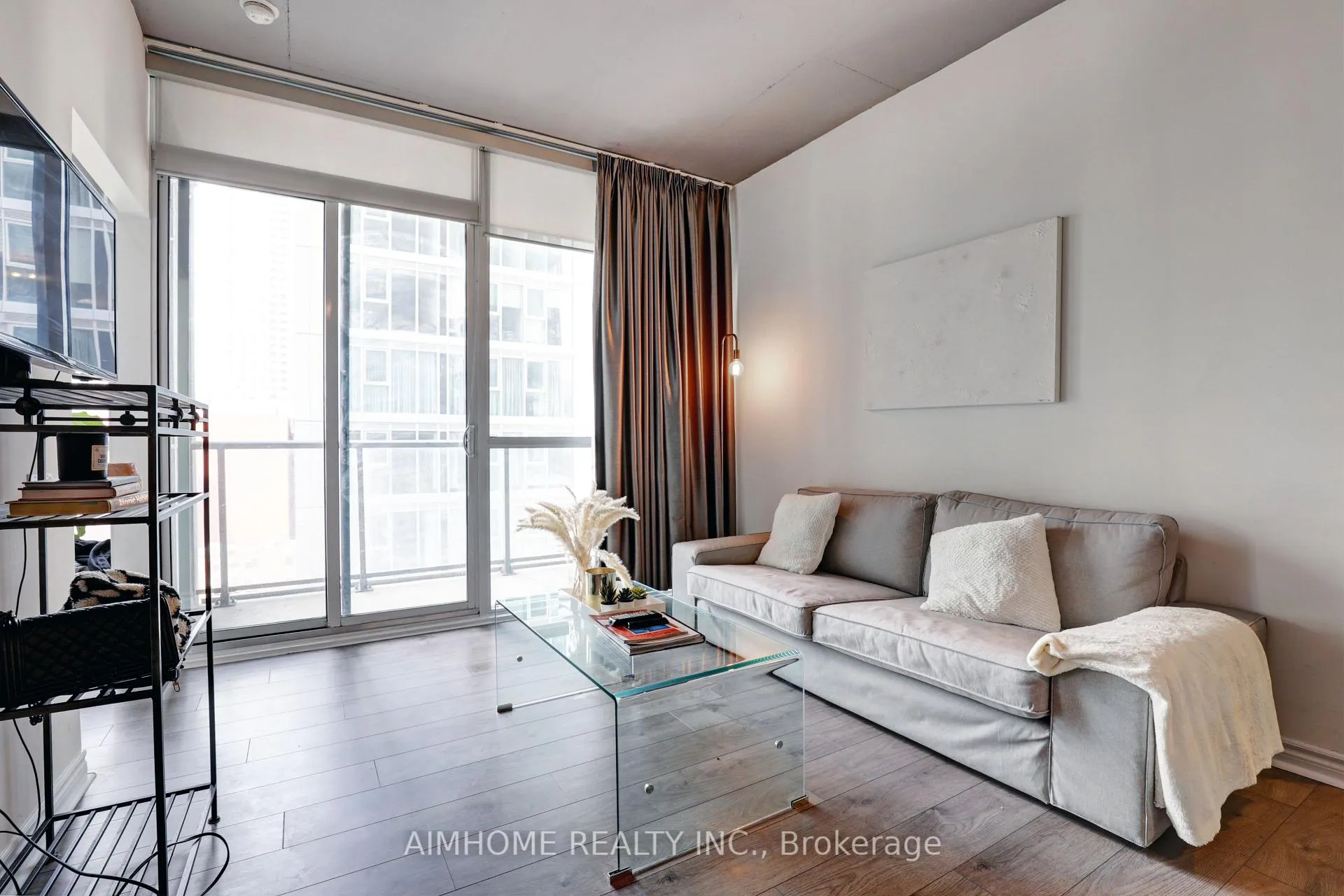 Photo 6 of Unit 1301, 88 Blue Jays Way, Toronto, Waterfront Communities — HOMEH