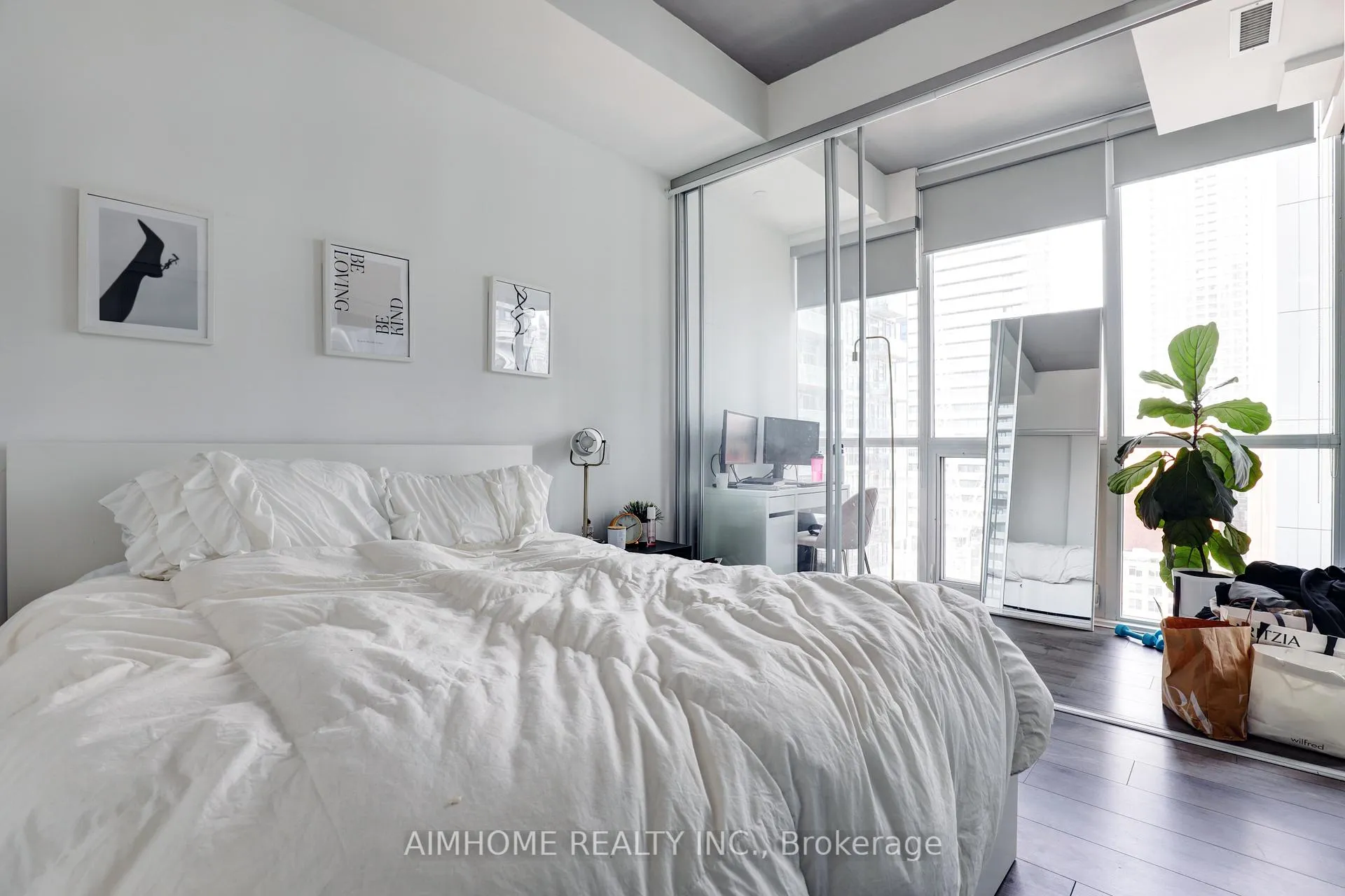 Photo 8 of Unit 1301, 88 Blue Jays Way, Toronto, Waterfront Communities — HOMEH