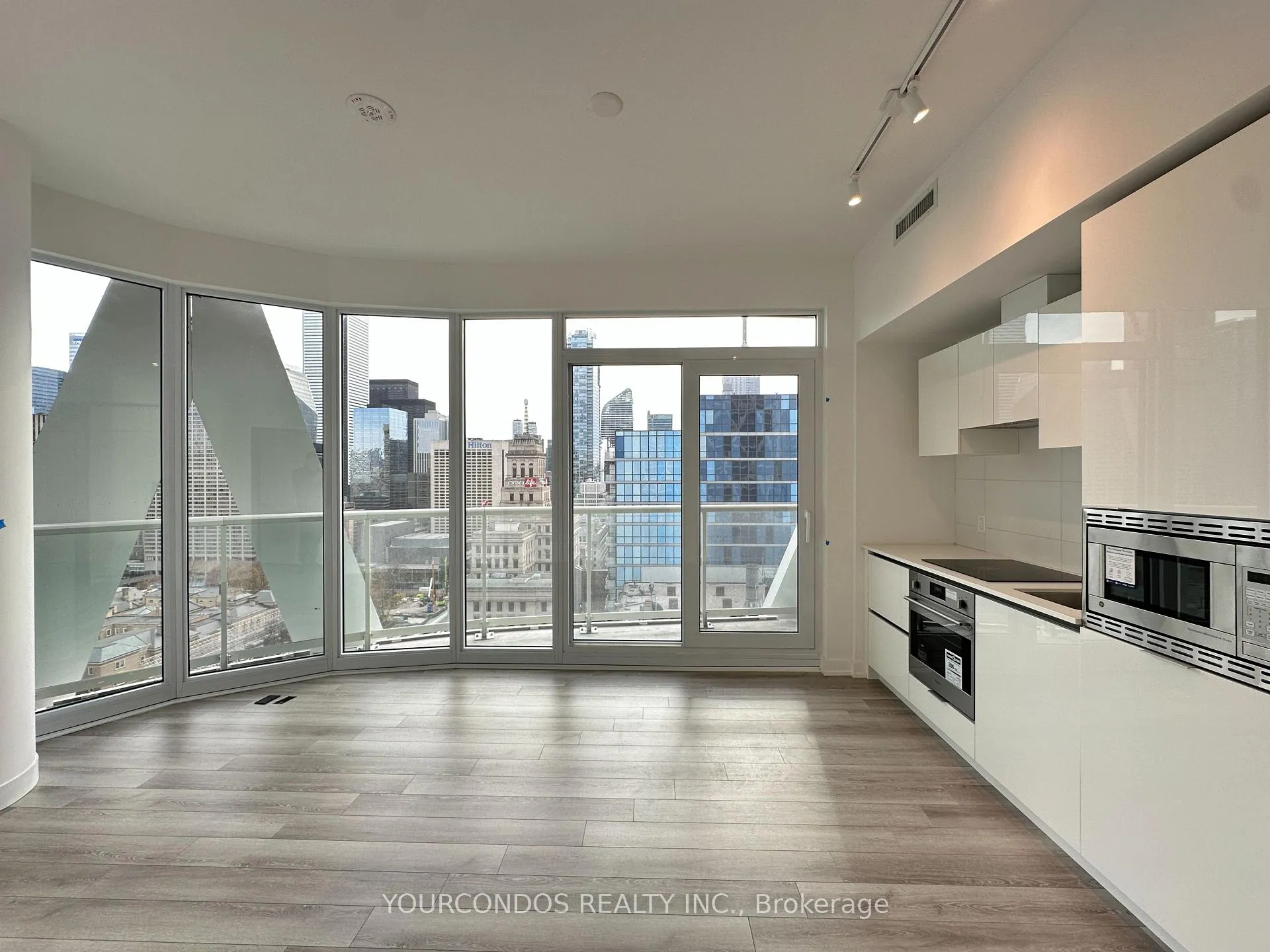 Photo 4 of Unit 2114, 230 Simcoe Street, Toronto, Kensington-Chinatown — HOMEH