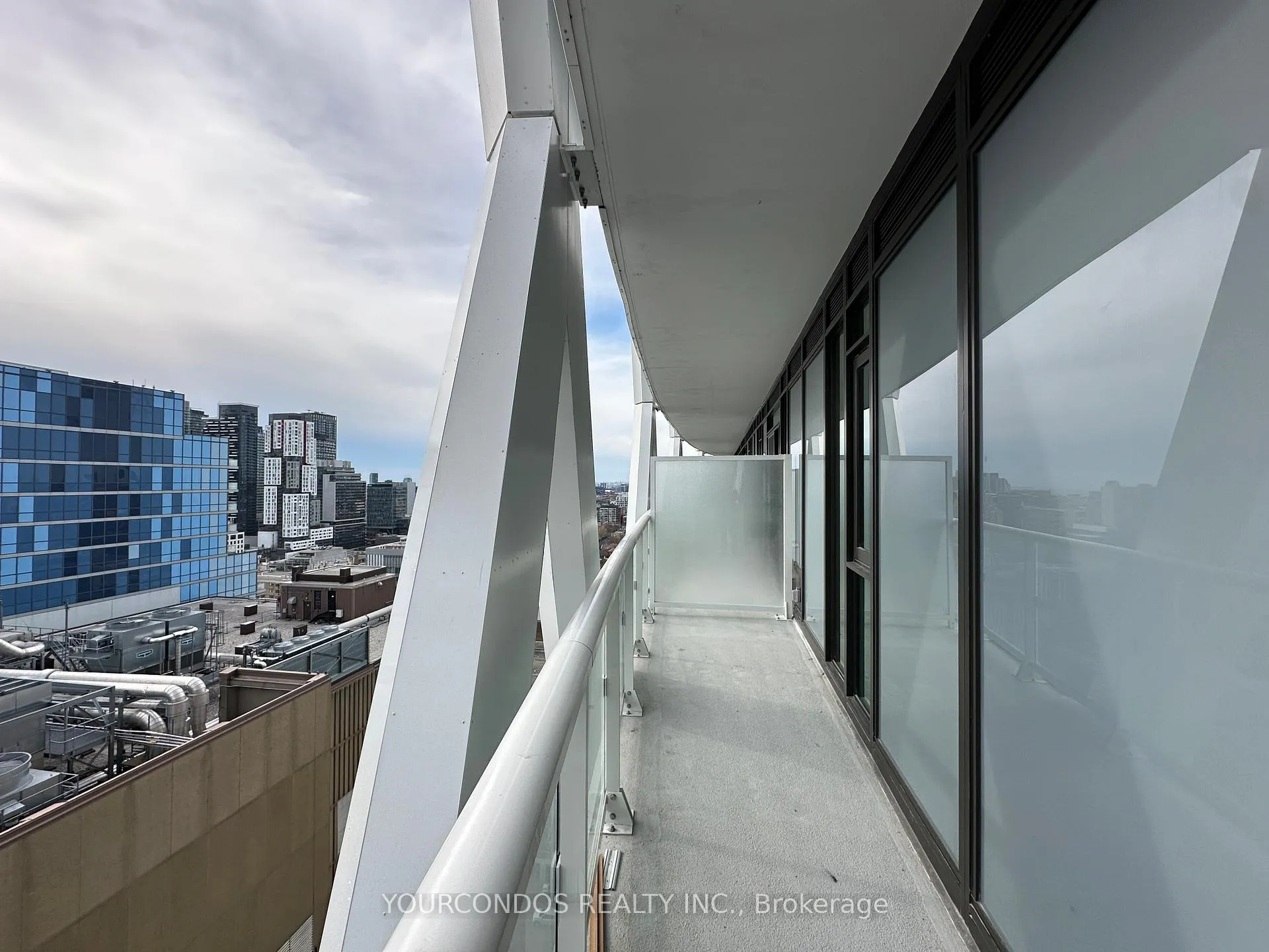 Photo 11 of Unit 2114, 230 Simcoe Street, Toronto, Kensington-Chinatown — HOMEH