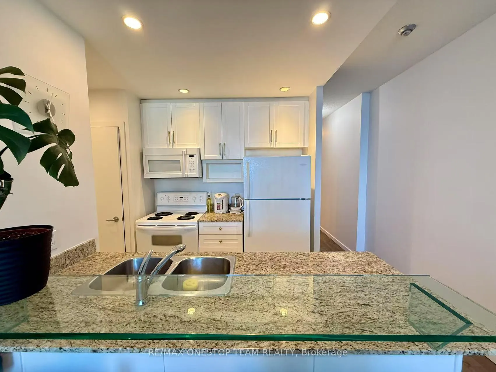 Photo 2 of Unit 3305, 208 Queens Quay W, Toronto, Waterfront Communities — HOMEH