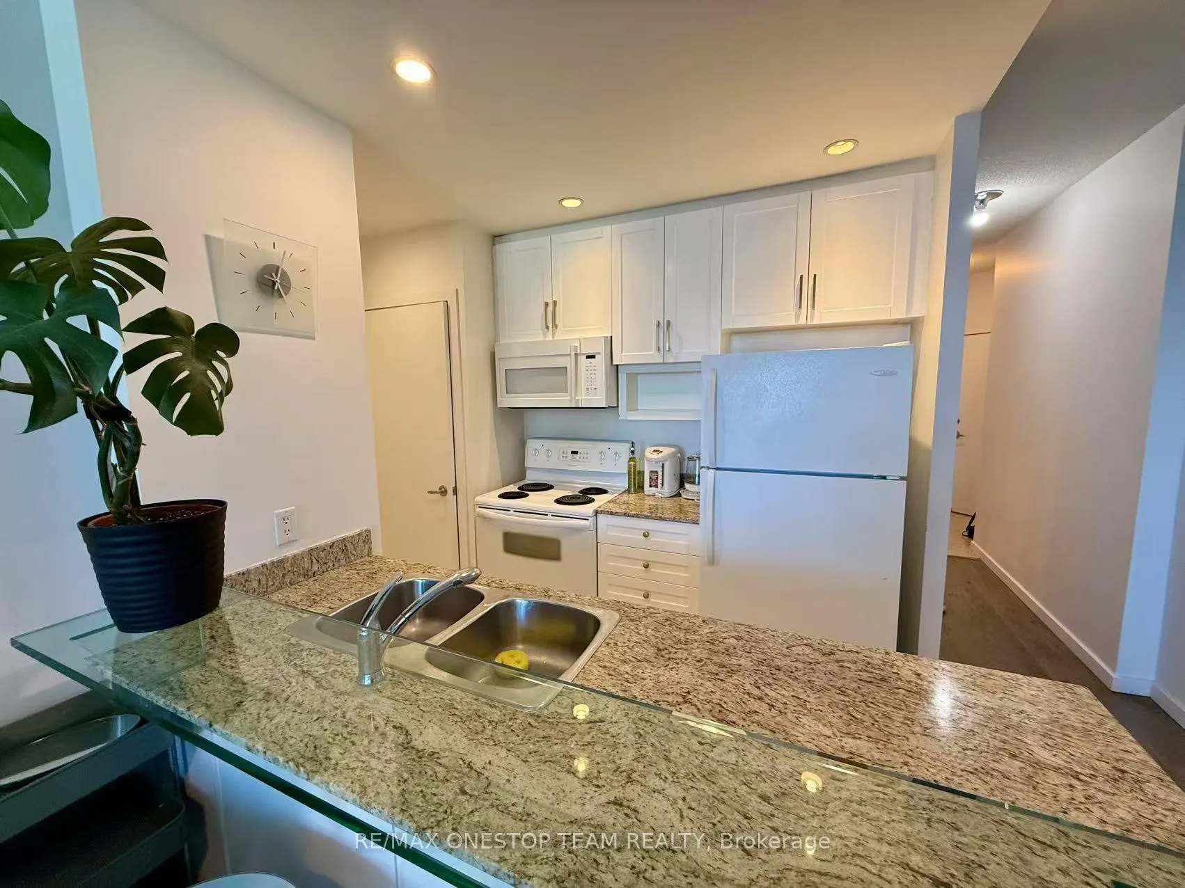 Photo 3 of Unit 3305, 208 Queens Quay W, Toronto, Waterfront Communities — HOMEH