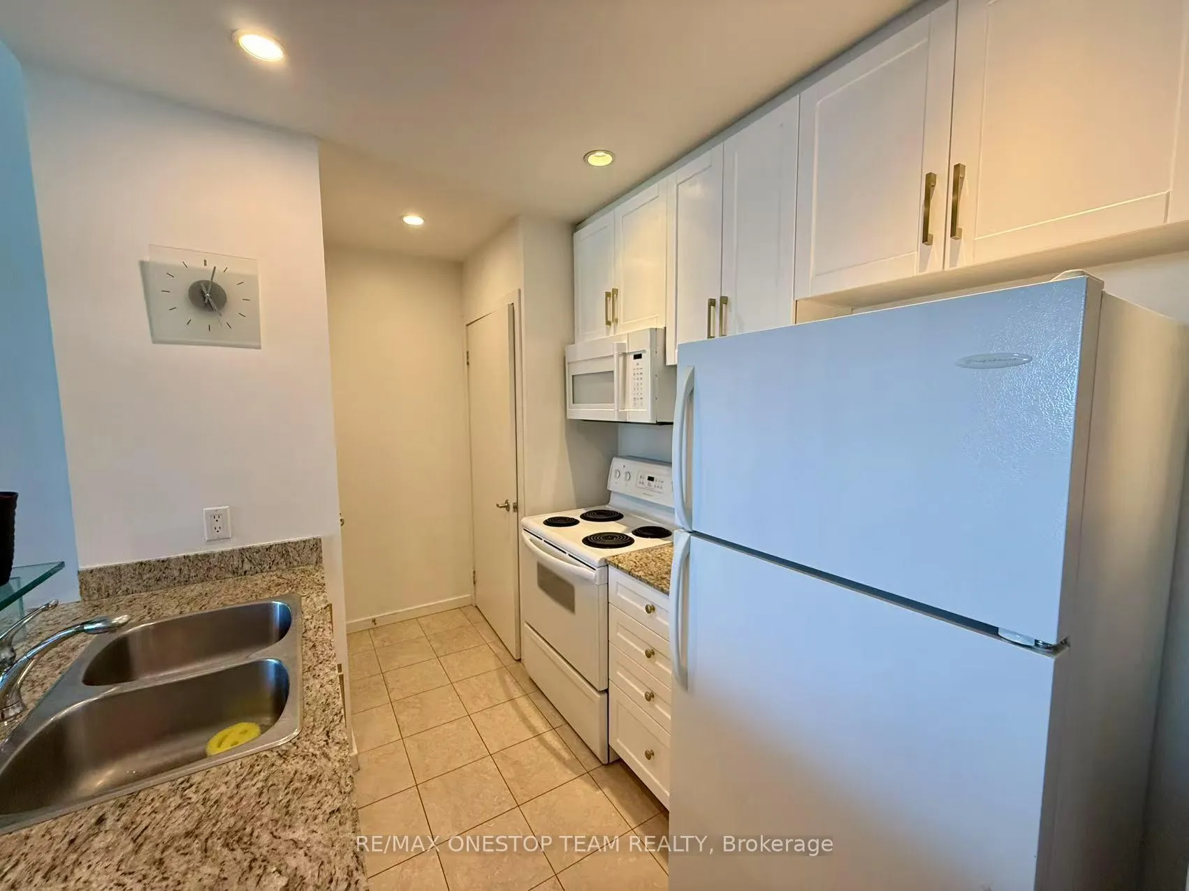 Photo 4 of Unit 3305, 208 Queens Quay W, Toronto, Waterfront Communities — HOMEH
