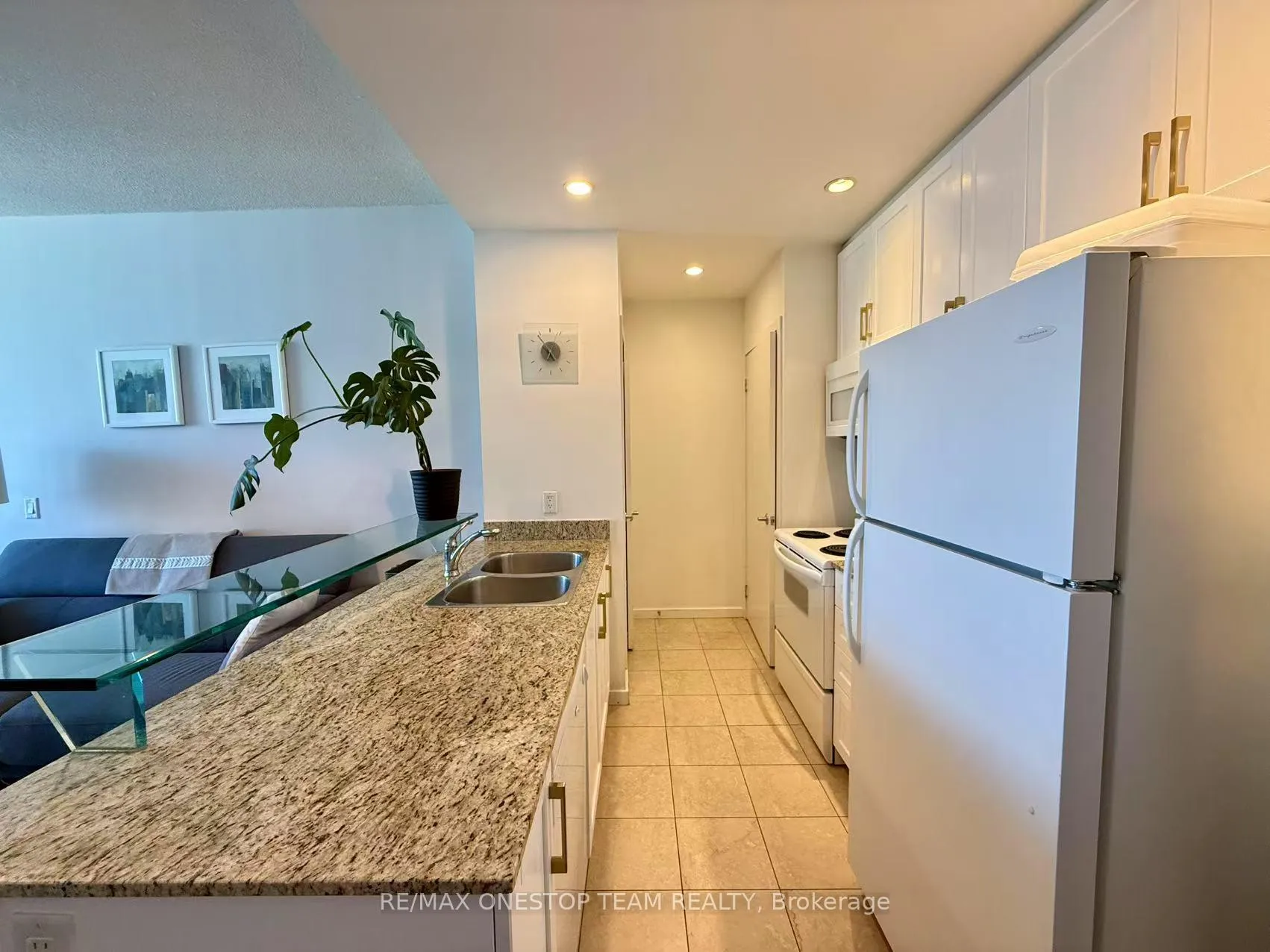 Photo 5 of Unit 3305, 208 Queens Quay W, Toronto, Waterfront Communities — HOMEH