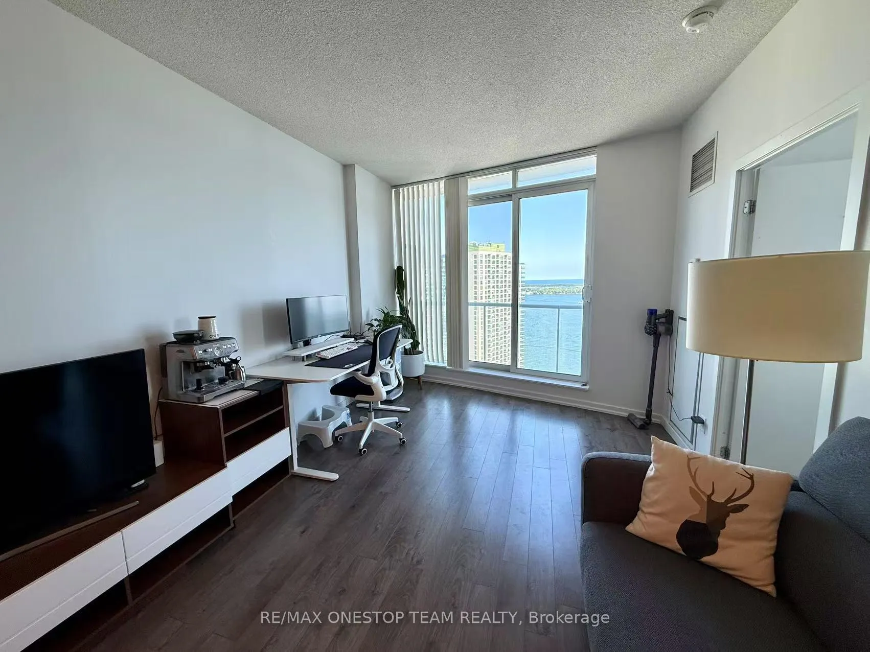 Photo 6 of Unit 3305, 208 Queens Quay W, Toronto, Waterfront Communities — HOMEH