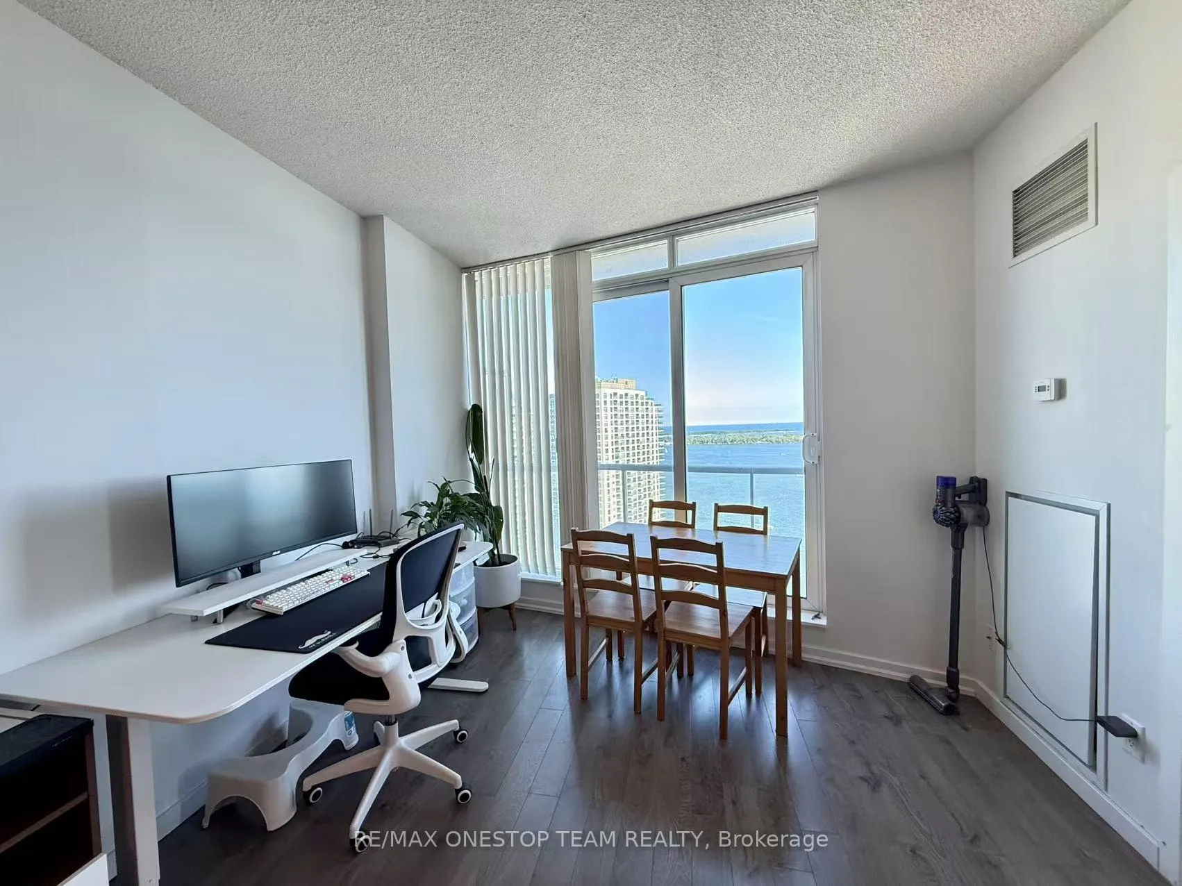 Photo 7 of Unit 3305, 208 Queens Quay W, Toronto, Waterfront Communities — HOMEH