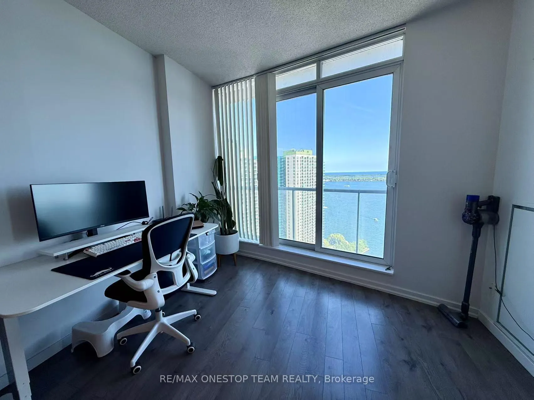 Photo 8 of Unit 3305, 208 Queens Quay W, Toronto, Waterfront Communities — HOMEH