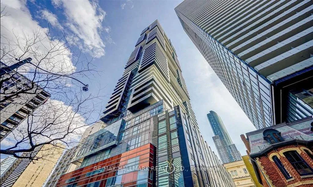 Front of Unit 1013, 7 Grenville Street