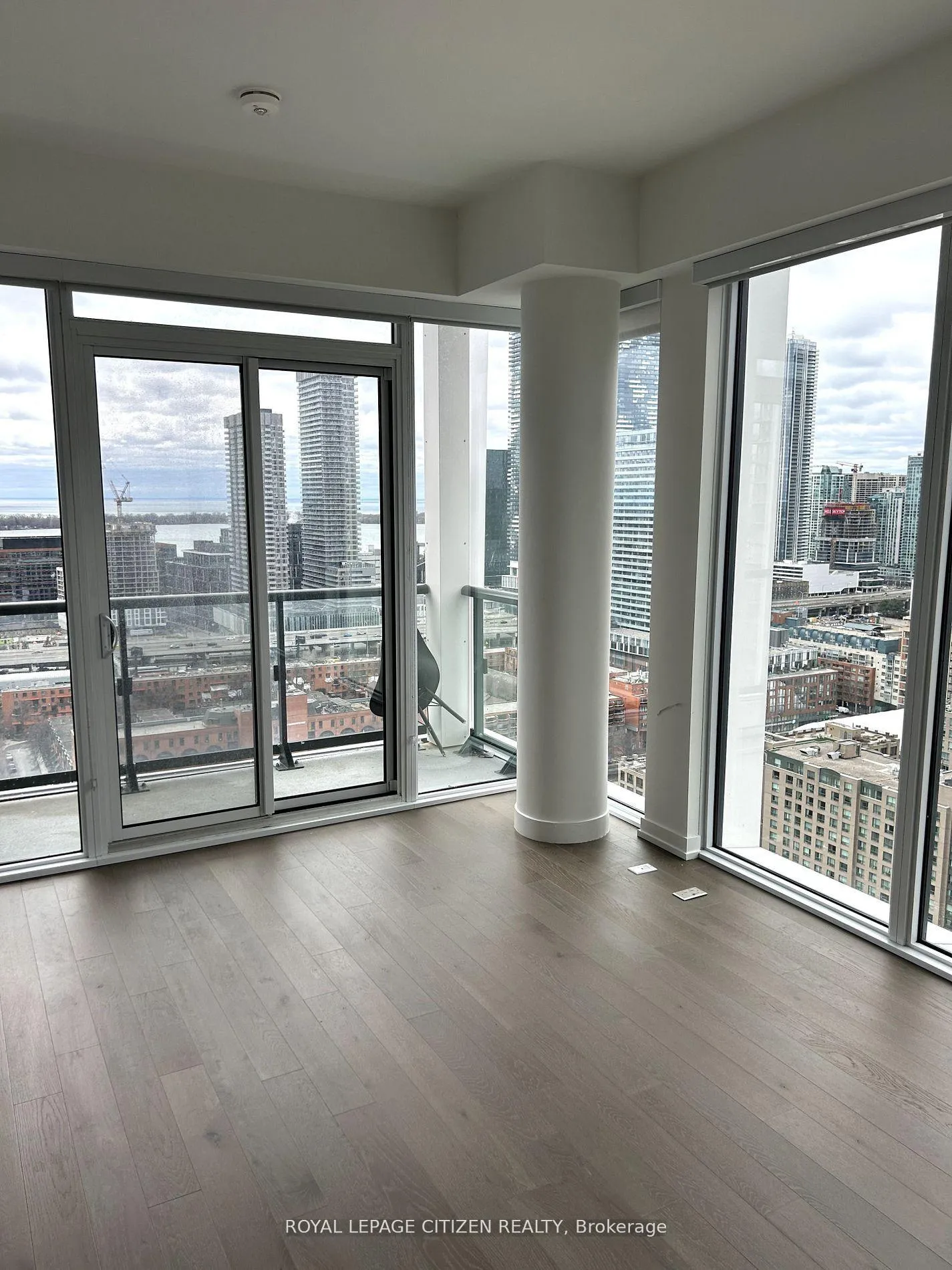 Photo 9 of Unit 2501, 158 Front St Street E, Toronto, Moss Park — HOMEH