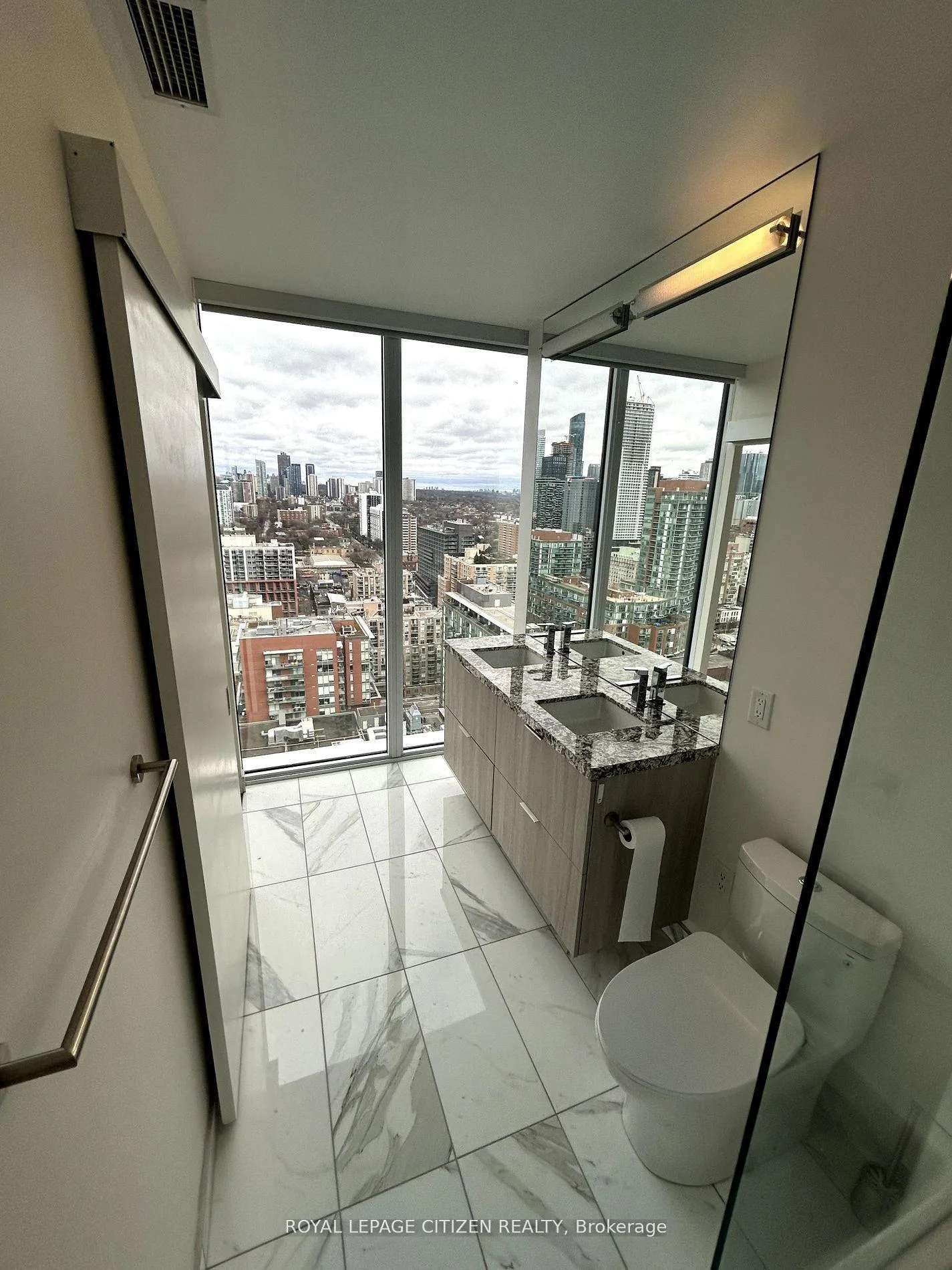 Photo 15 of Unit 2501, 158 Front St Street E, Toronto, Moss Park — HOMEH